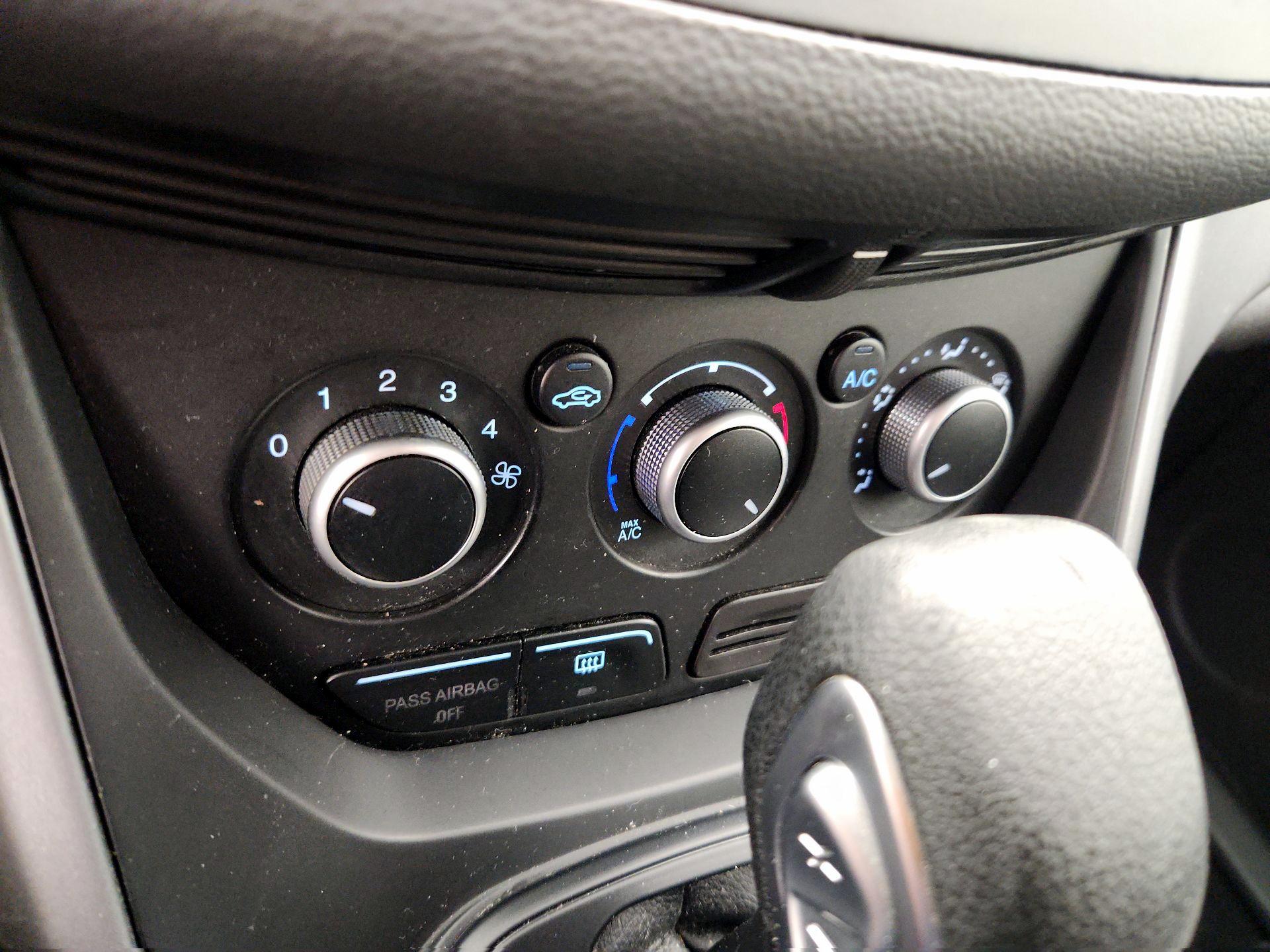 Thumbnail: 2014 Ford Escape - 16