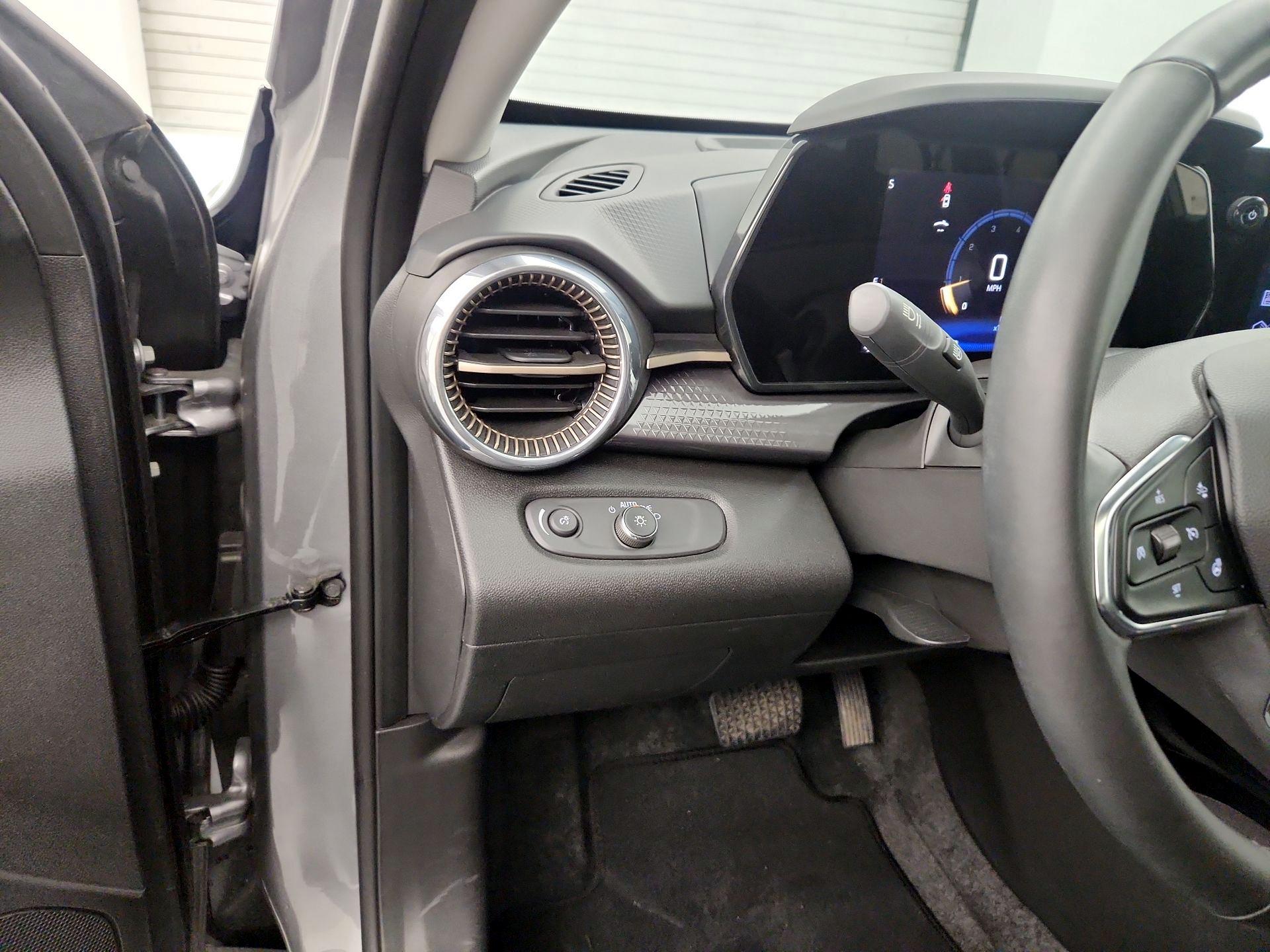 Thumbnail: 2025 Chevrolet Trax - 13