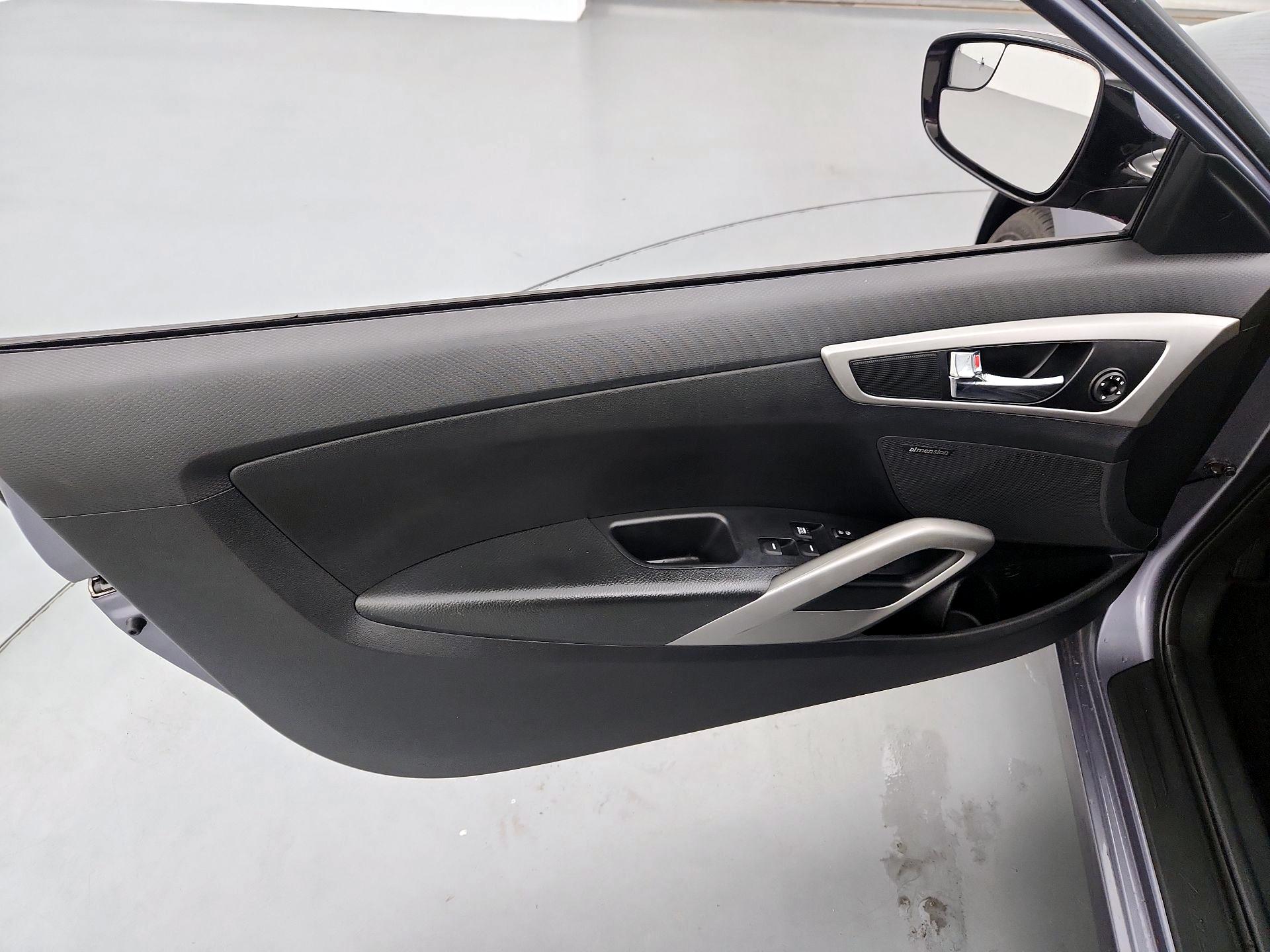 Thumbnail: 2017 Hyundai Veloster - 12