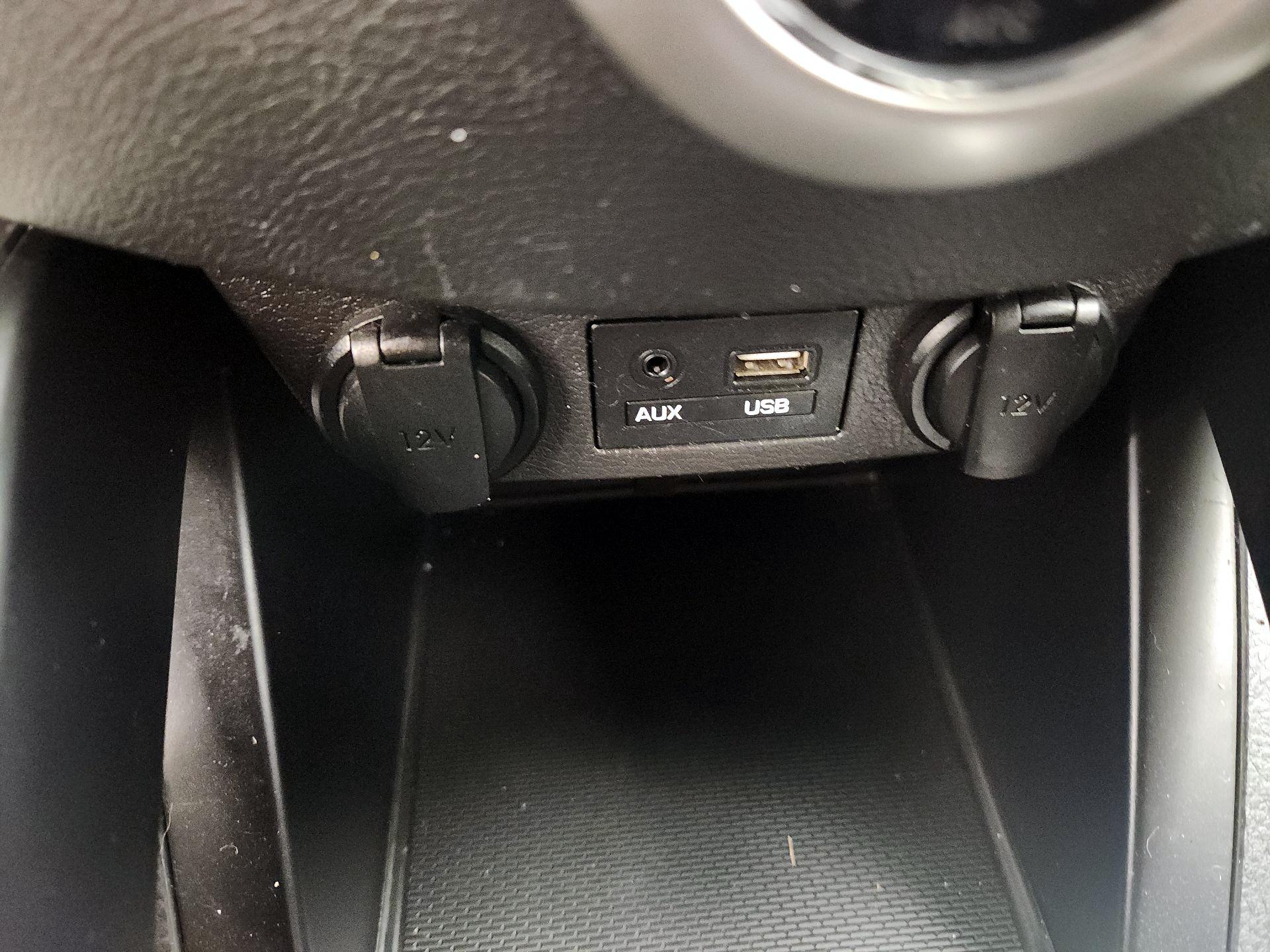 Thumbnail: 2017 Hyundai Veloster - 19