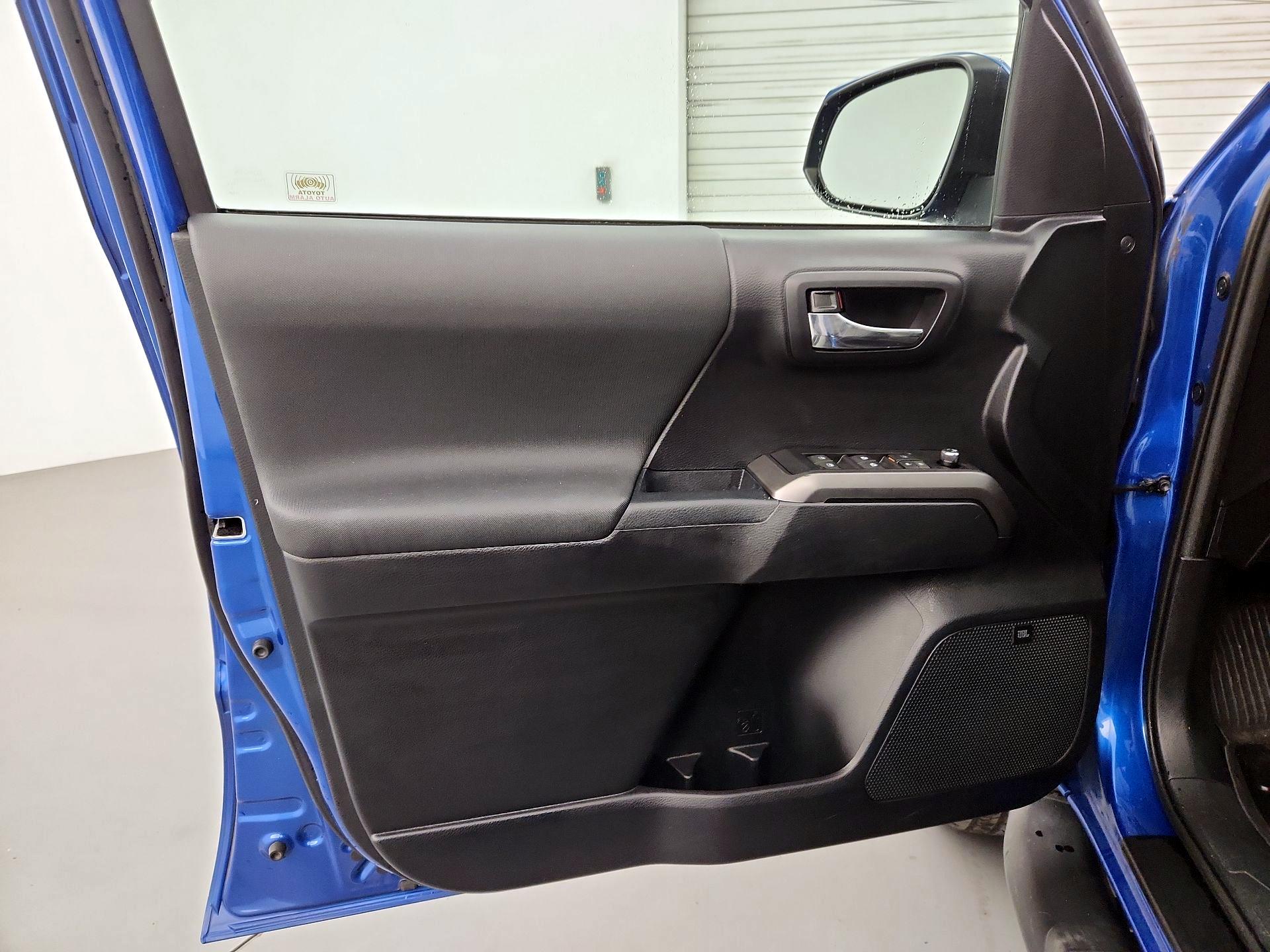 Thumbnail: 2018 Toyota Tacoma - 12