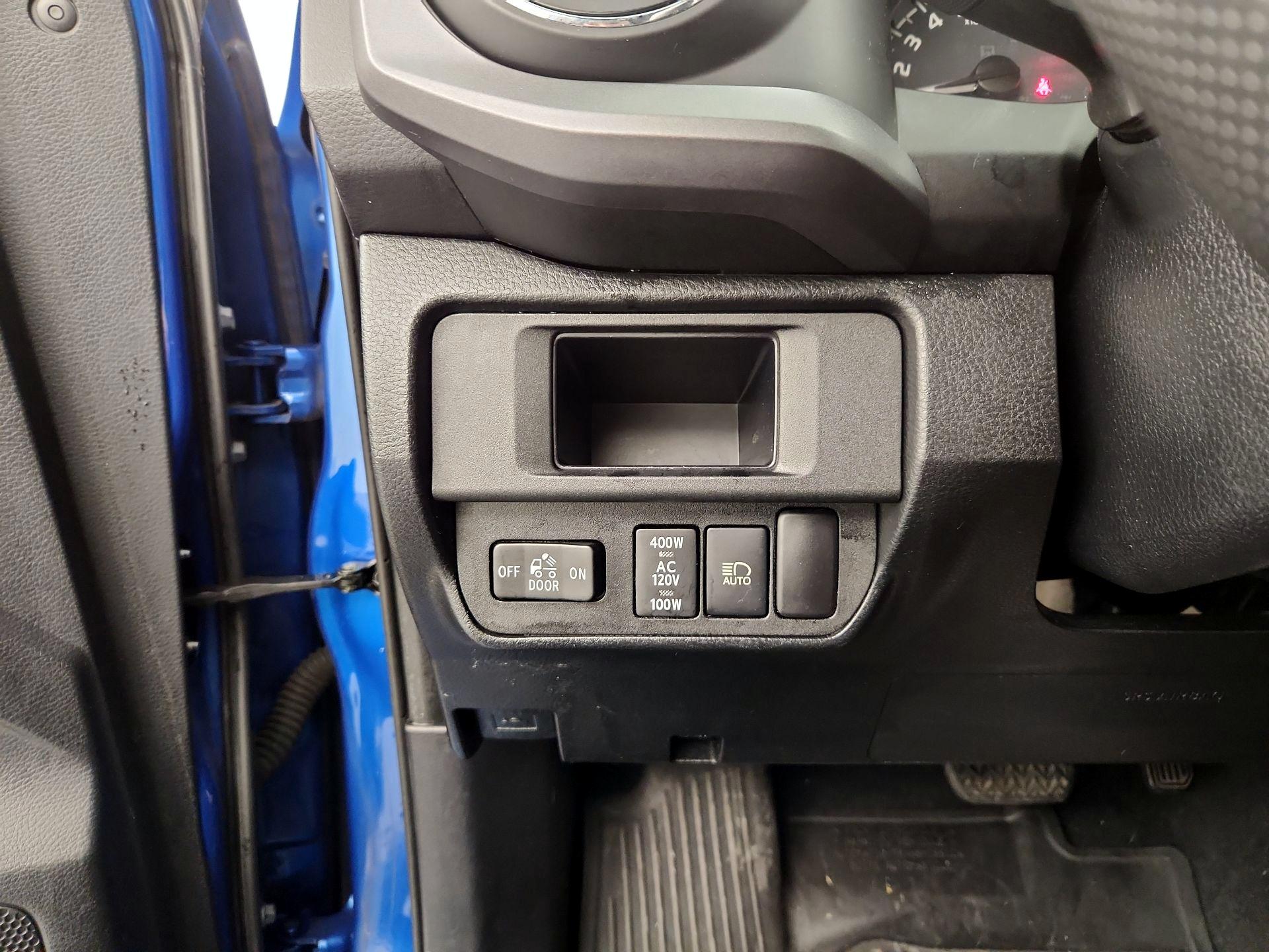 Thumbnail: 2018 Toyota Tacoma - 13