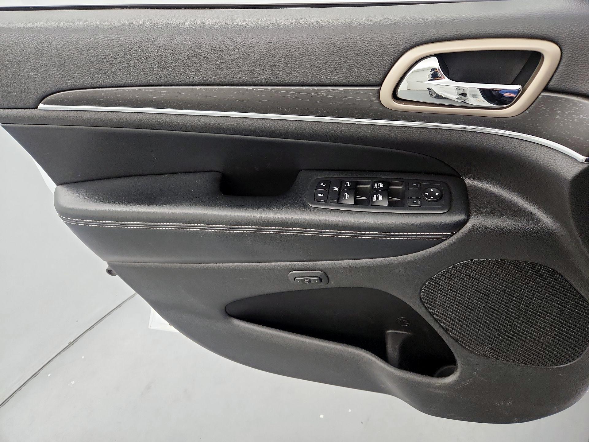 Thumbnail: 2017 Jeep Grand Cherokee - 12