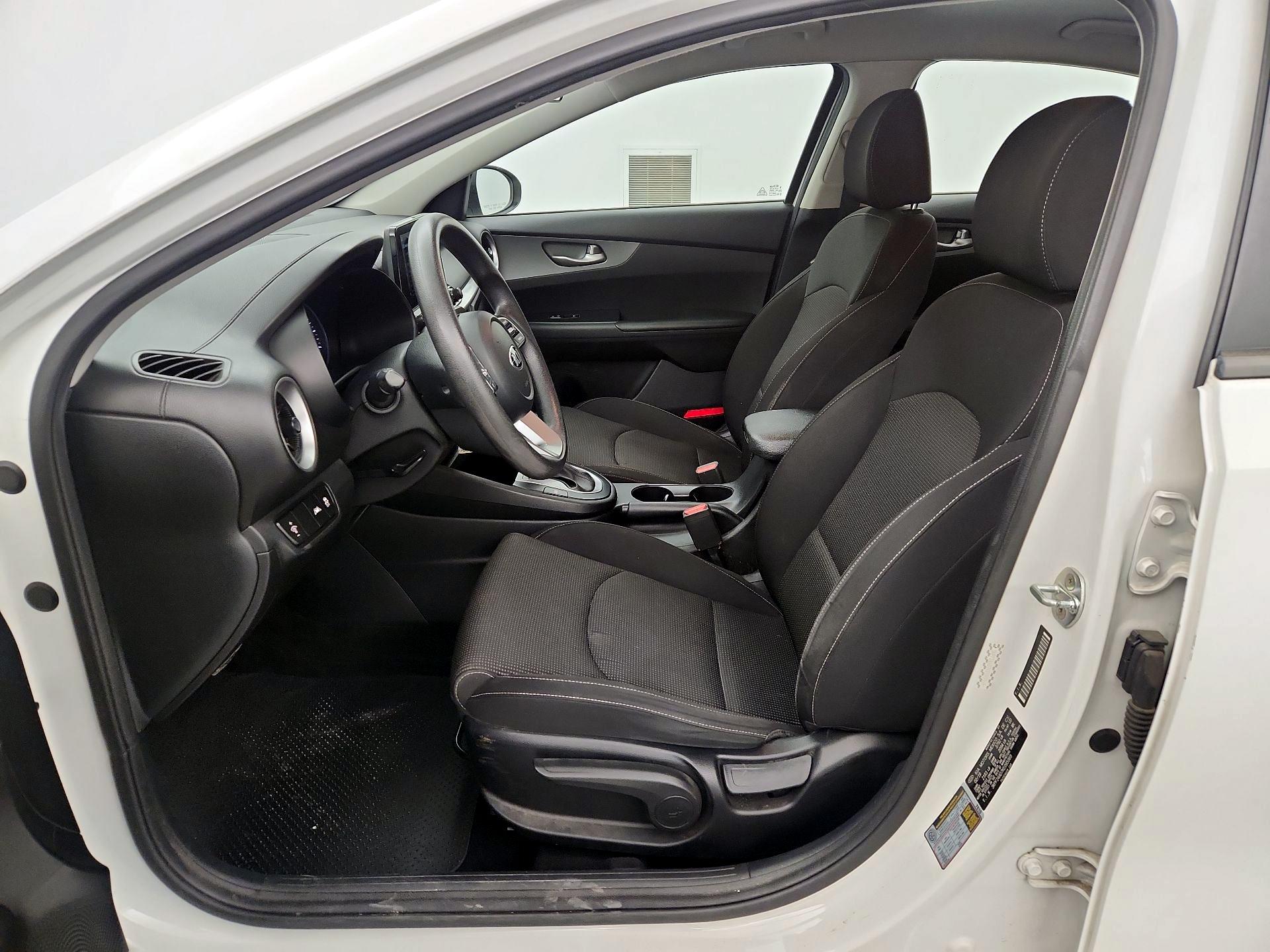 Thumbnail: 2019 Kia Forte - 11