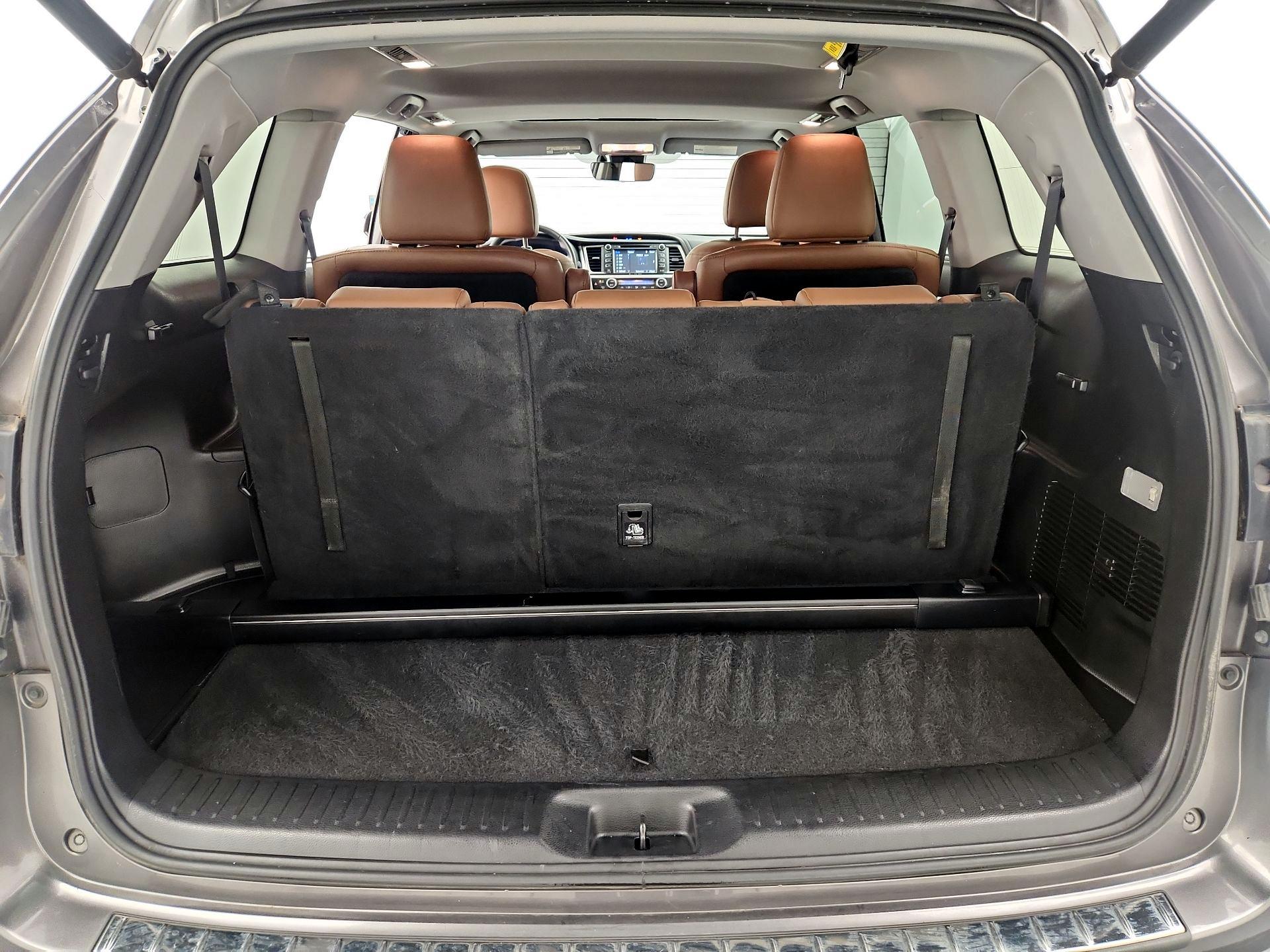 Thumbnail: 2019 Toyota Highlander - 20