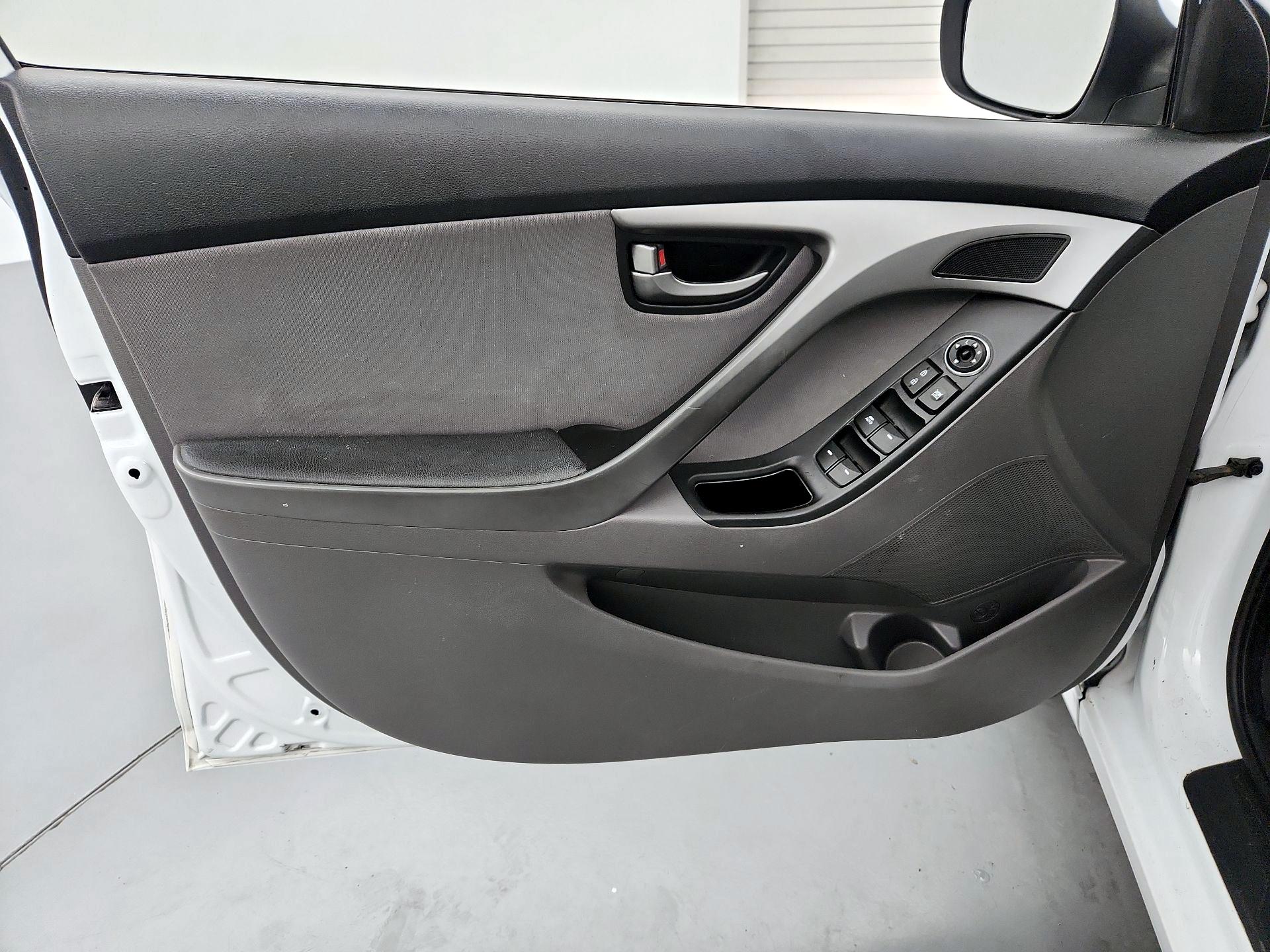 Thumbnail: 2016 Hyundai Elantra - 12