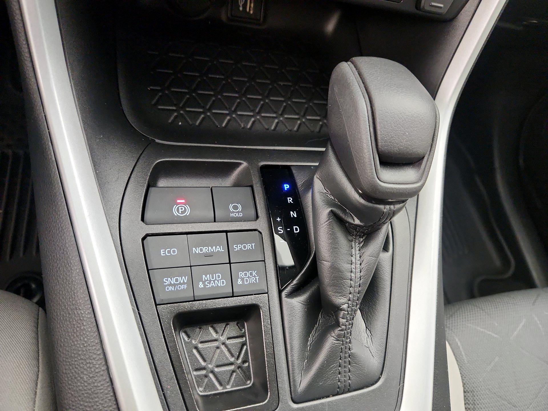 Thumbnail: 2023 Toyota RAV4 - 17