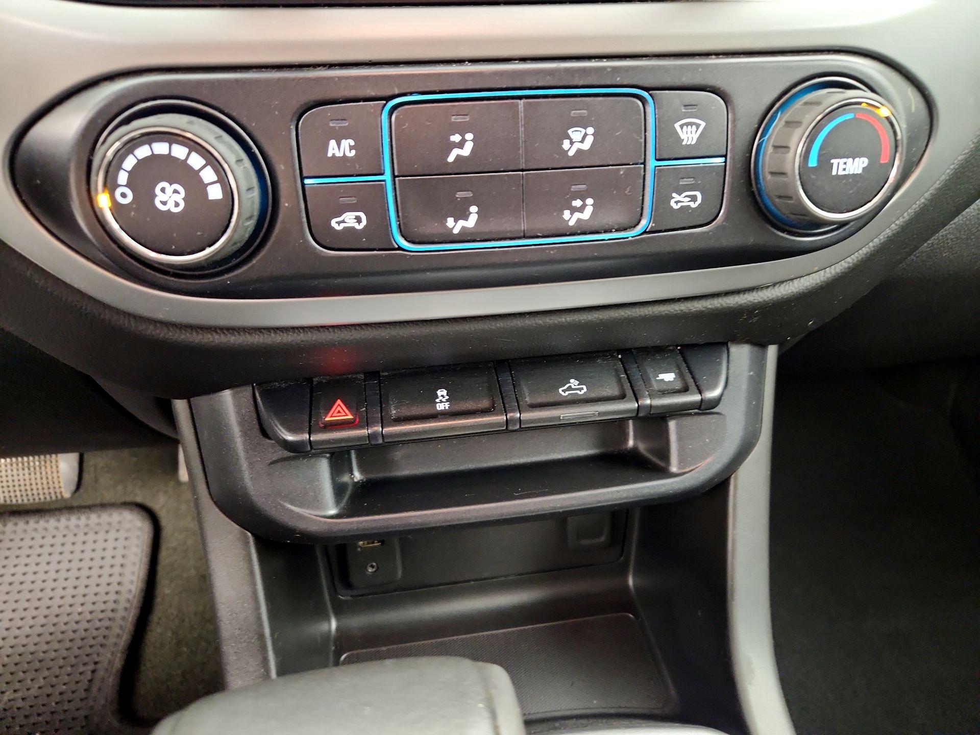 Thumbnail: 2016 Chevrolet Colorado - 16