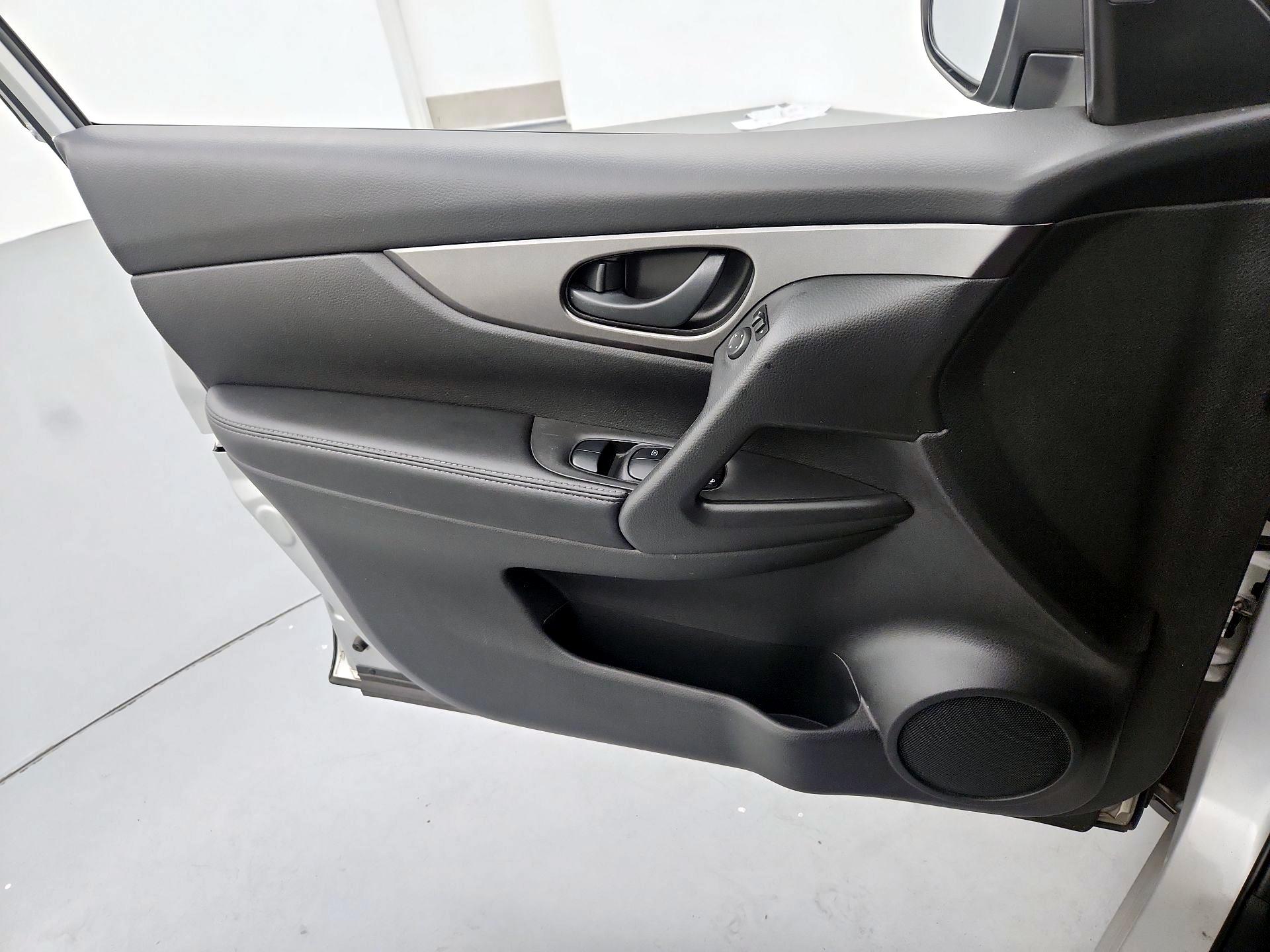 Thumbnail: 2019 Nissan Rogue Sport - 12