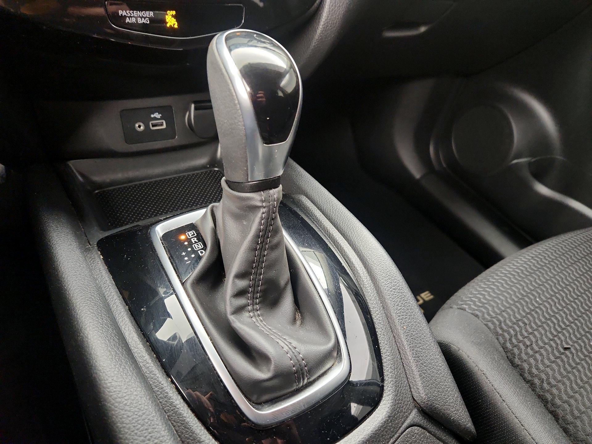 Thumbnail: 2019 Nissan Rogue Sport - 17