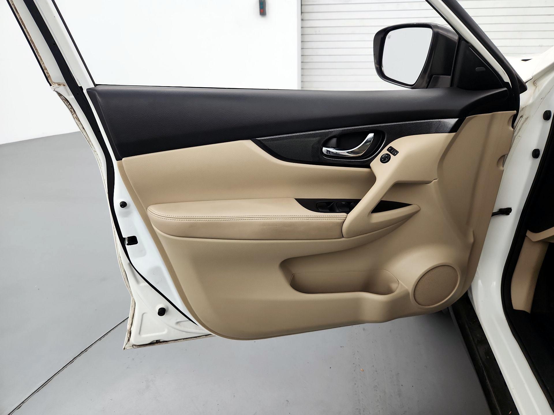 Thumbnail: 2016 Nissan Rogue - 12