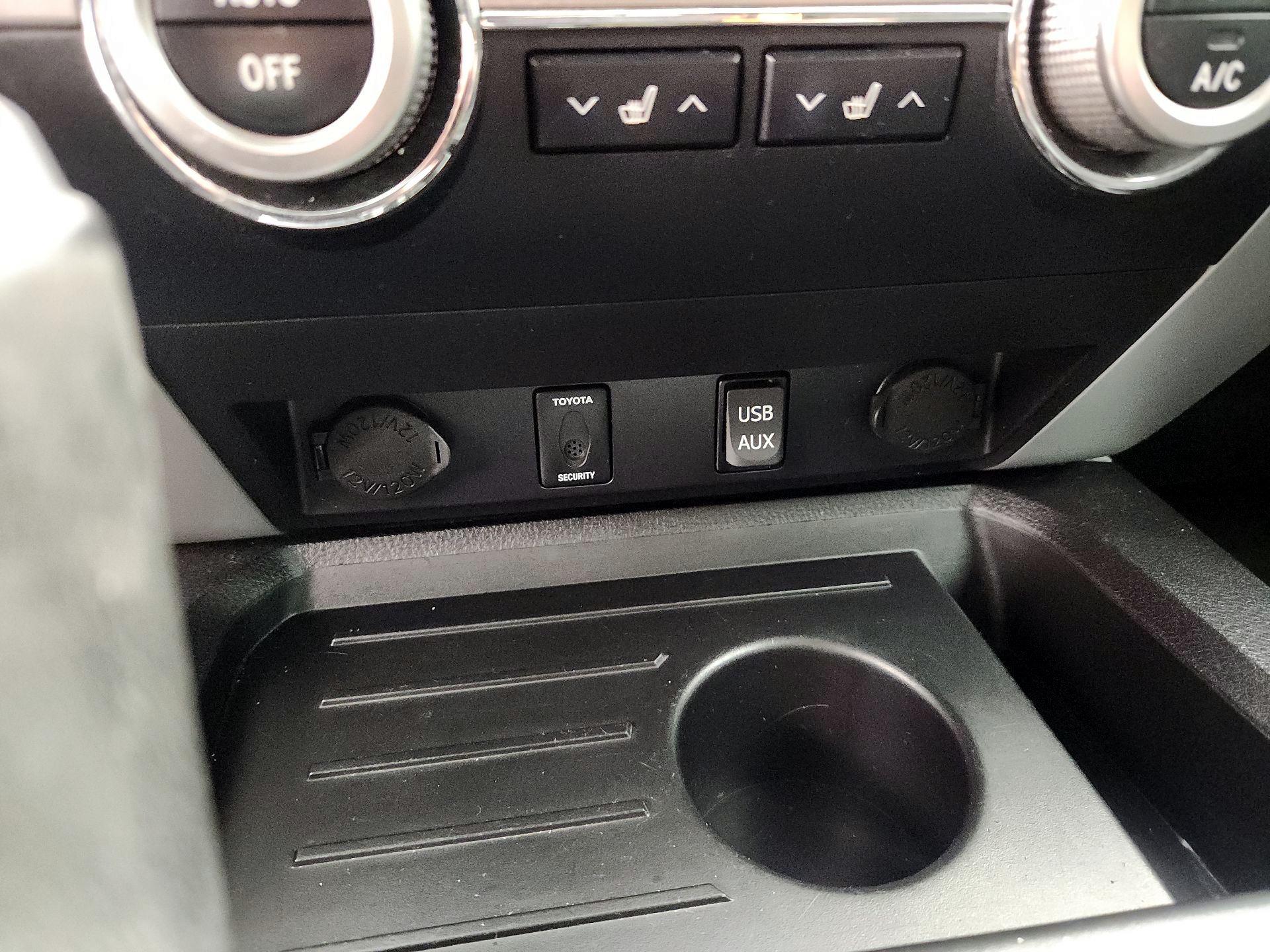 Thumbnail: 2015 Toyota Tundra - 18