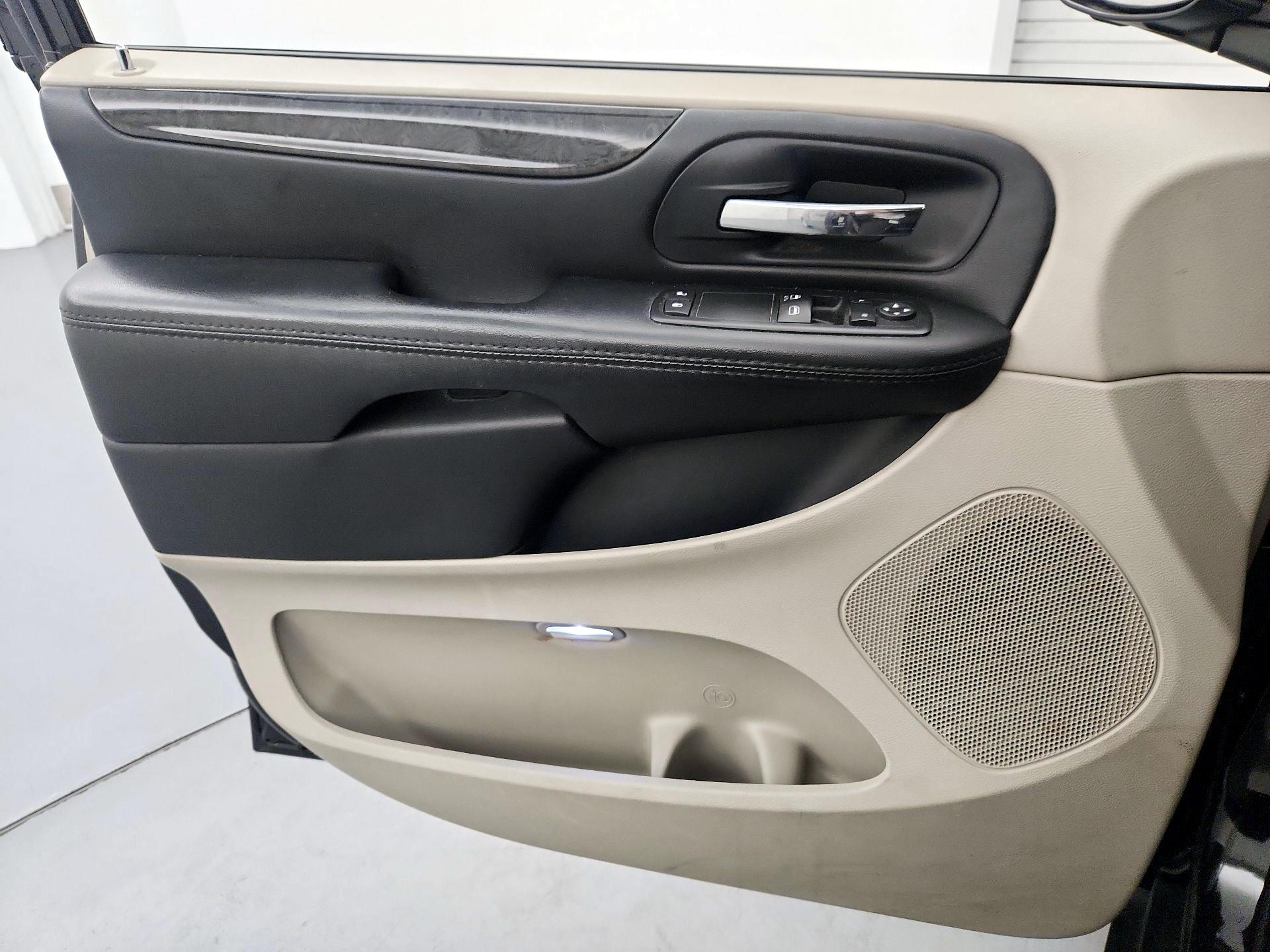 Thumbnail: 2015 Dodge Grand Caravan - 12