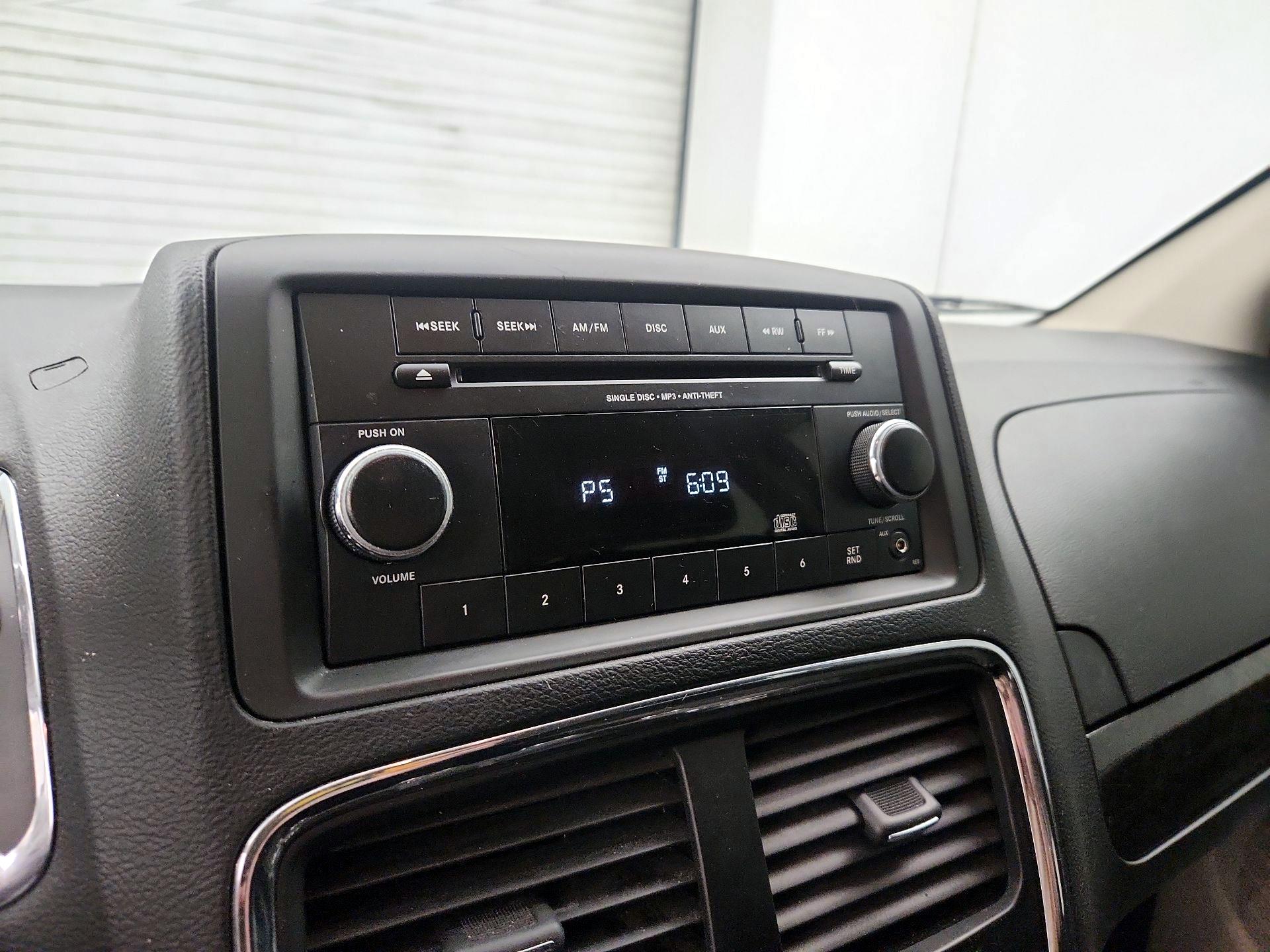 Thumbnail: 2015 Dodge Grand Caravan - 14