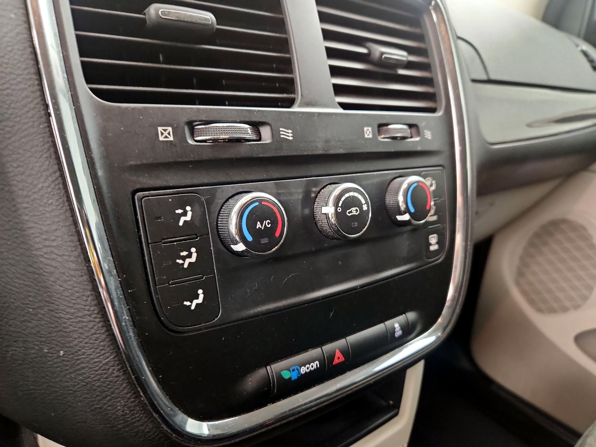 Thumbnail: 2015 Dodge Grand Caravan - 15