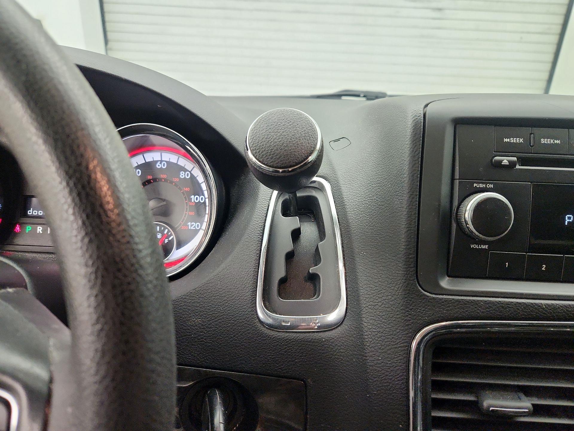 Thumbnail: 2015 Dodge Grand Caravan - 16