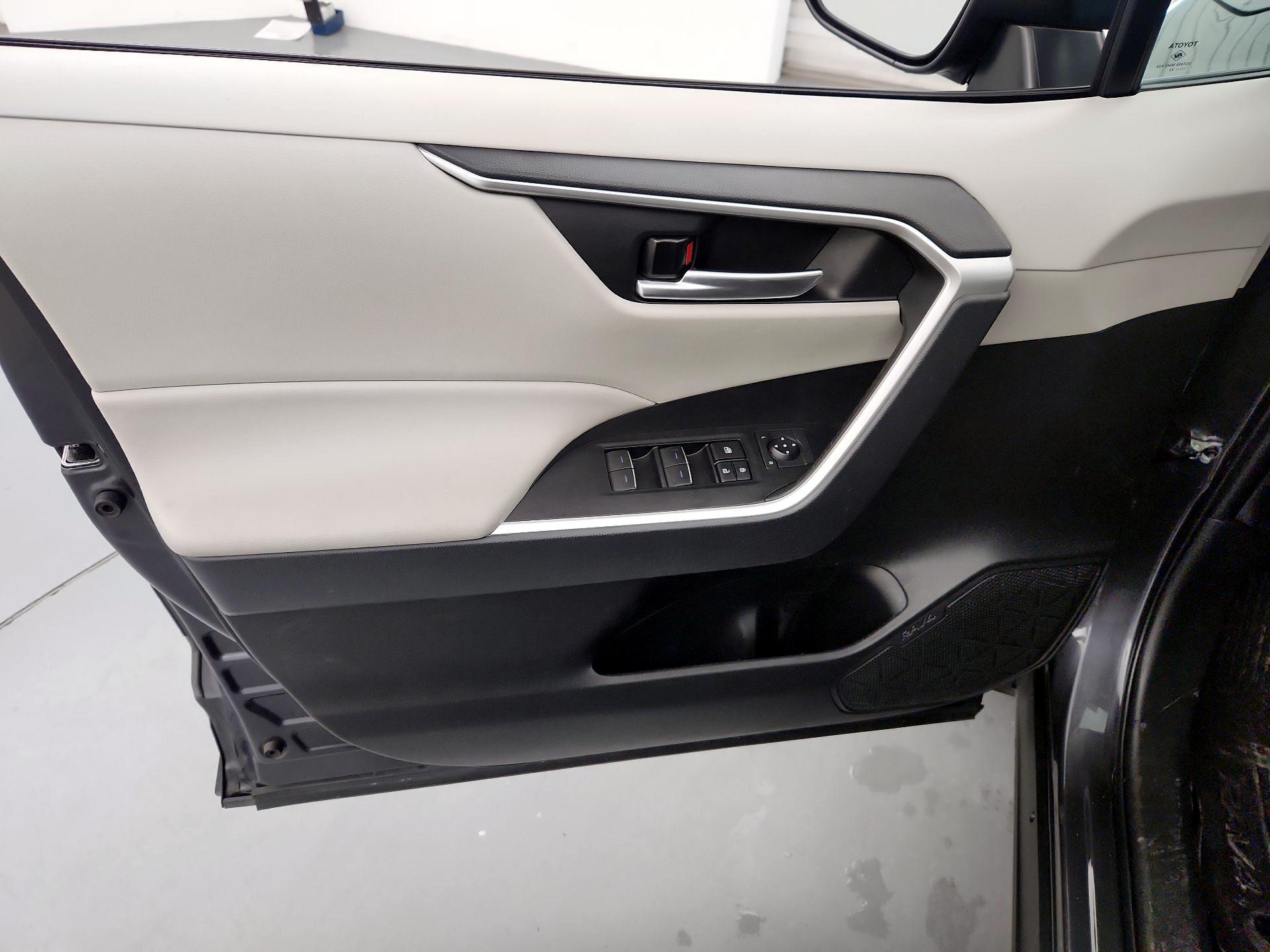 Thumbnail: 2023 Toyota RAV4 - 12