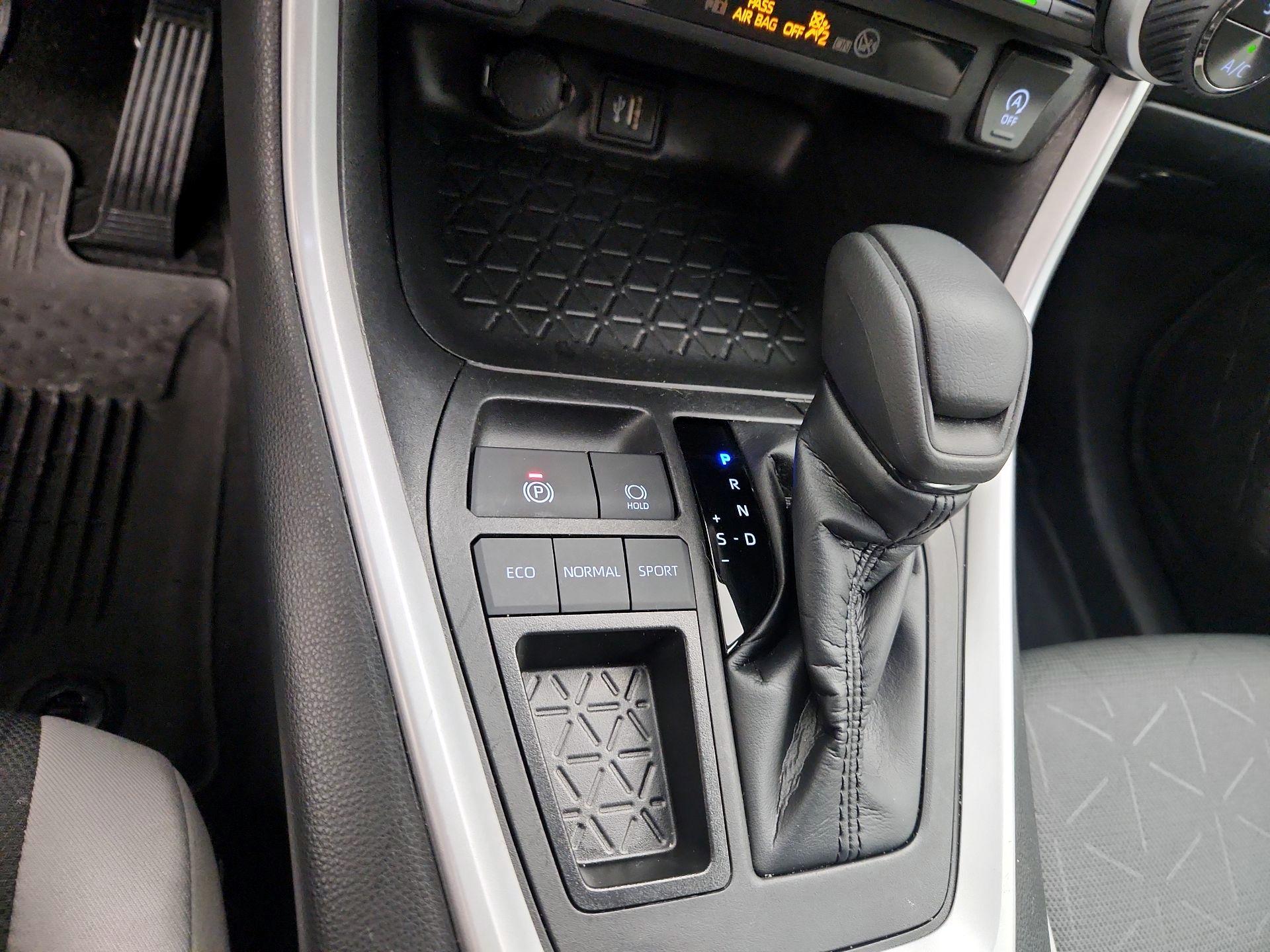 Thumbnail: 2023 Toyota RAV4 - 17