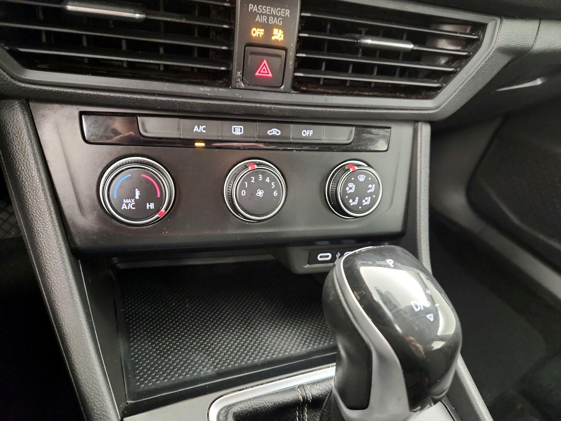 Thumbnail: 2022 Volkswagen Jetta - 16