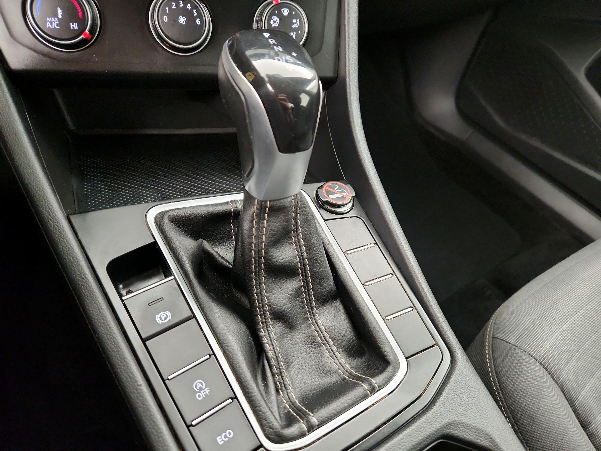 Thumbnail: 2022 Volkswagen Jetta - 17