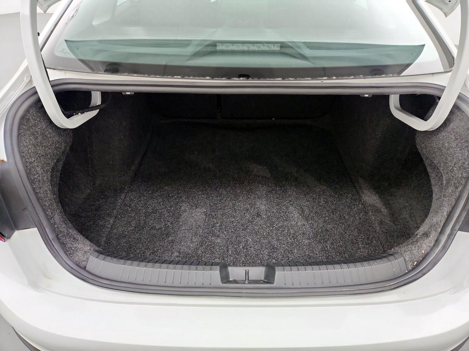 Thumbnail: 2022 Volkswagen Jetta - 19