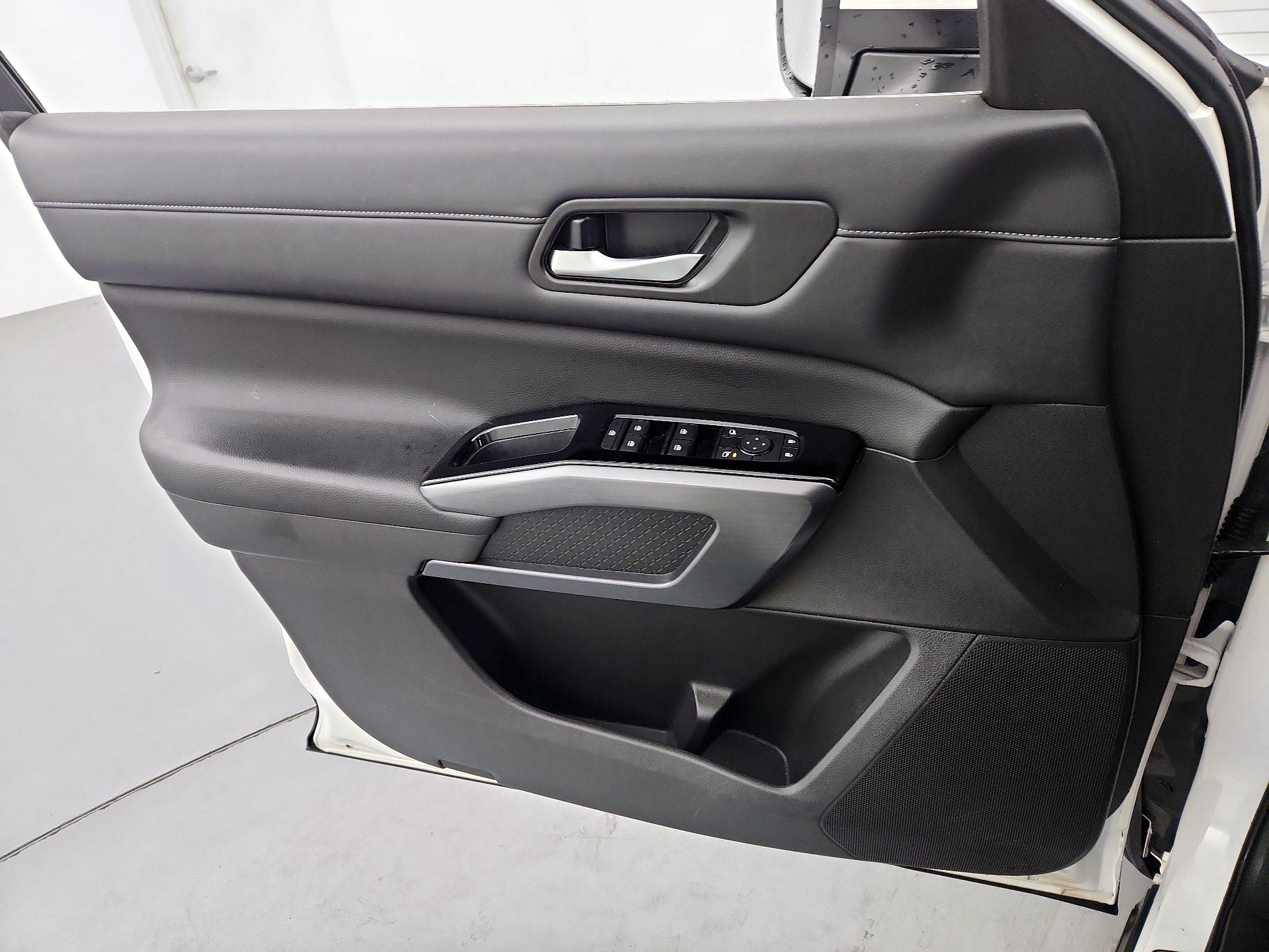 Thumbnail: 2023 Nissan Pathfinder - 12