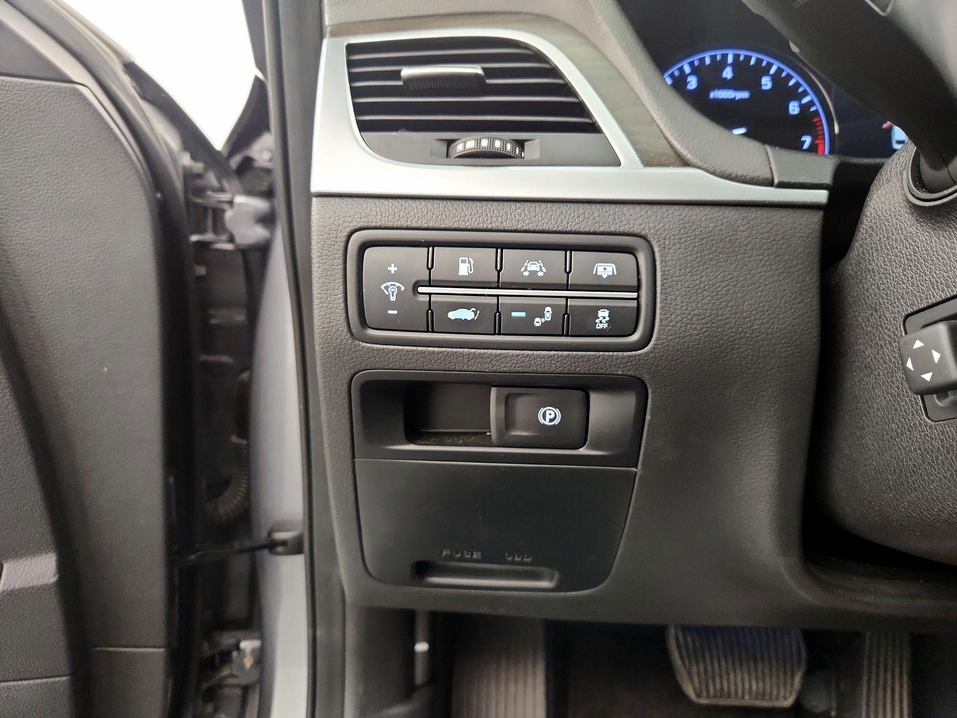 Thumbnail: 2016 Hyundai Genesis - 13