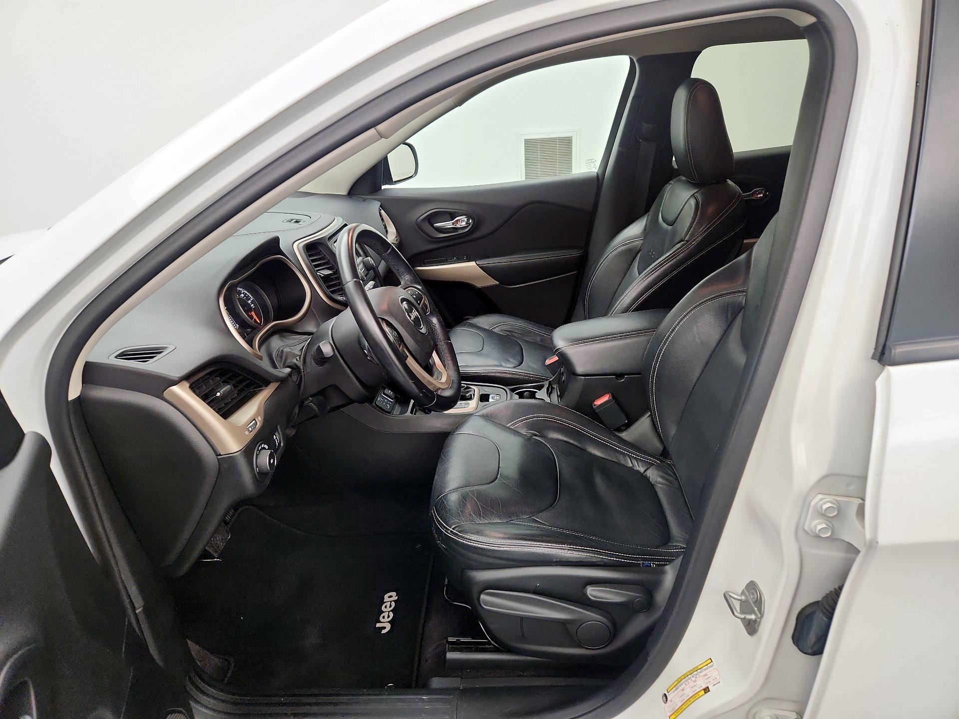 Thumbnail: 2018 Jeep Cherokee - 11