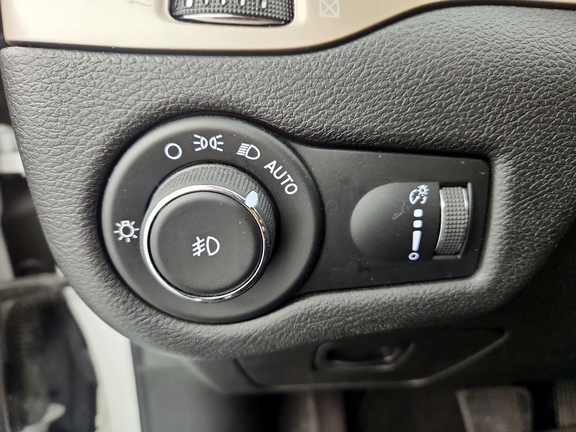 Thumbnail: 2018 Jeep Cherokee - 13