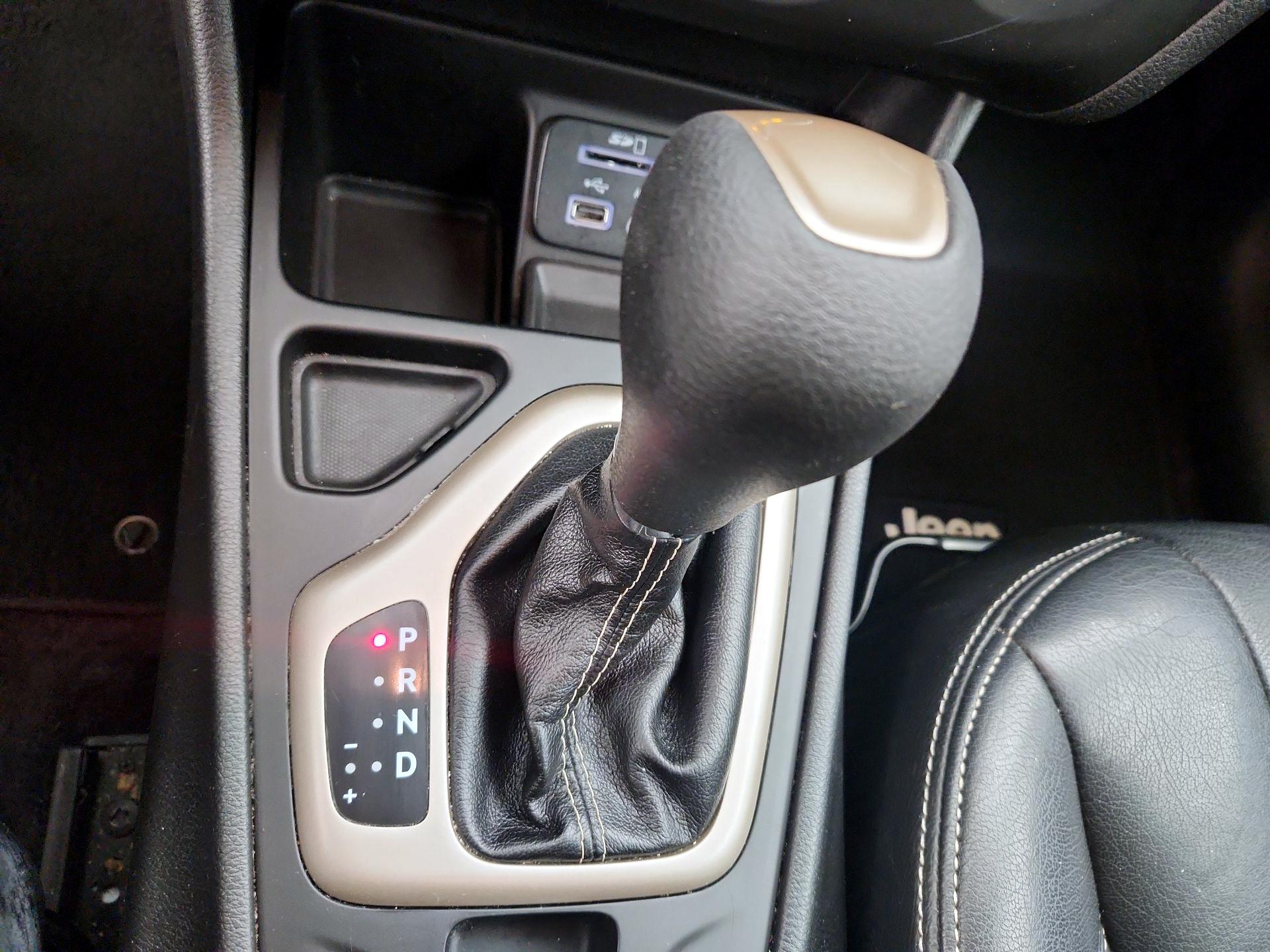 Thumbnail: 2018 Jeep Cherokee - 17