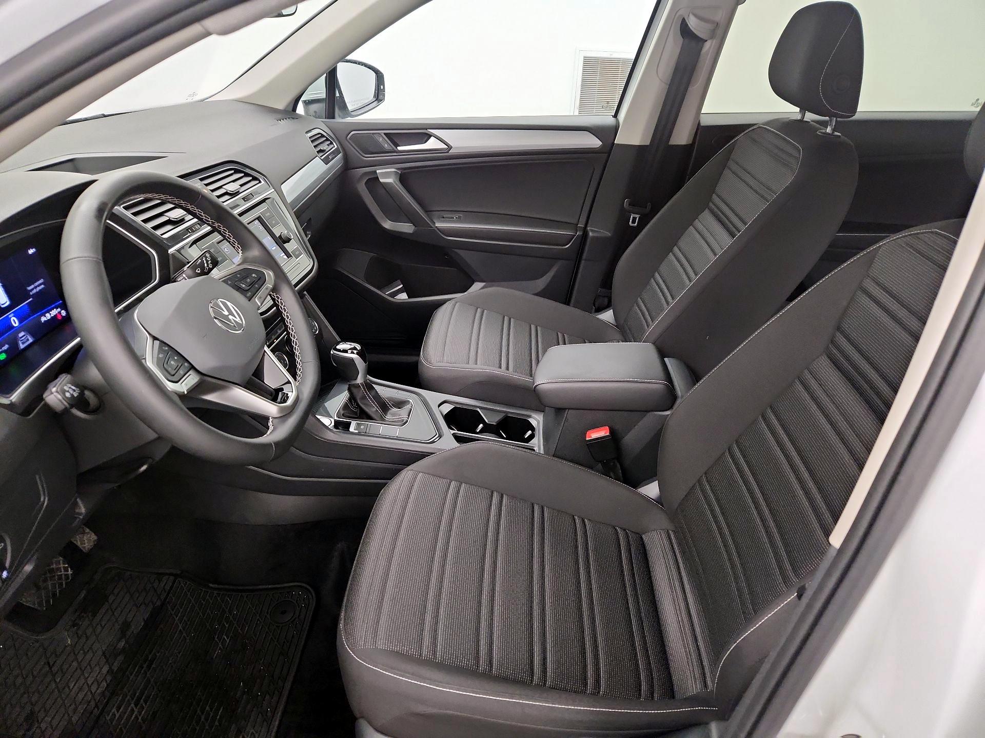 Thumbnail: 2024 Volkswagen Tiguan - 11