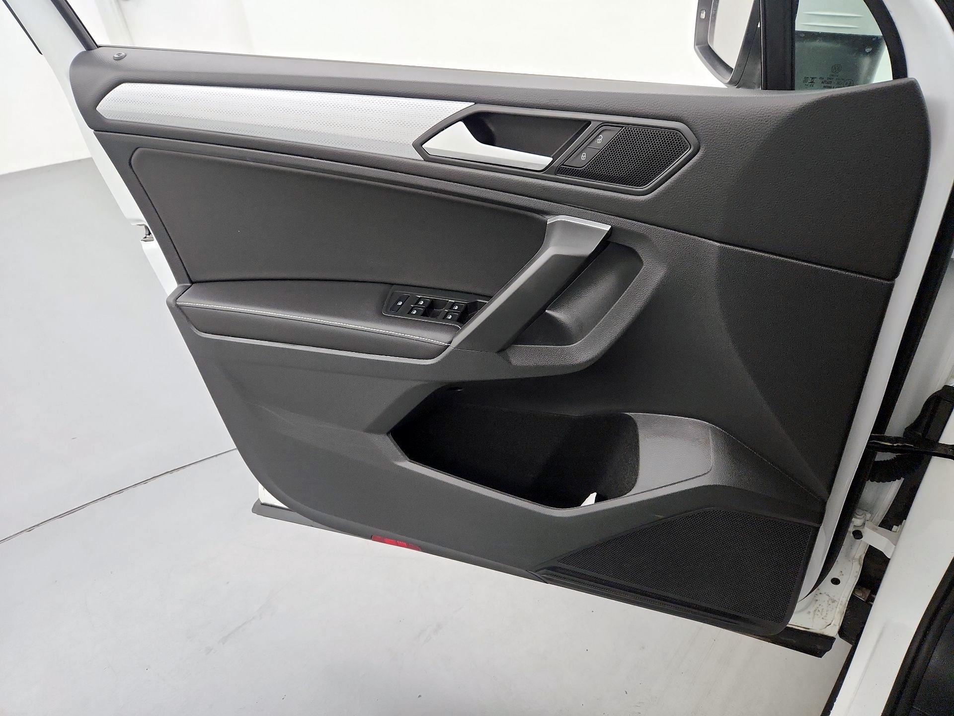 Thumbnail: 2024 Volkswagen Tiguan - 12