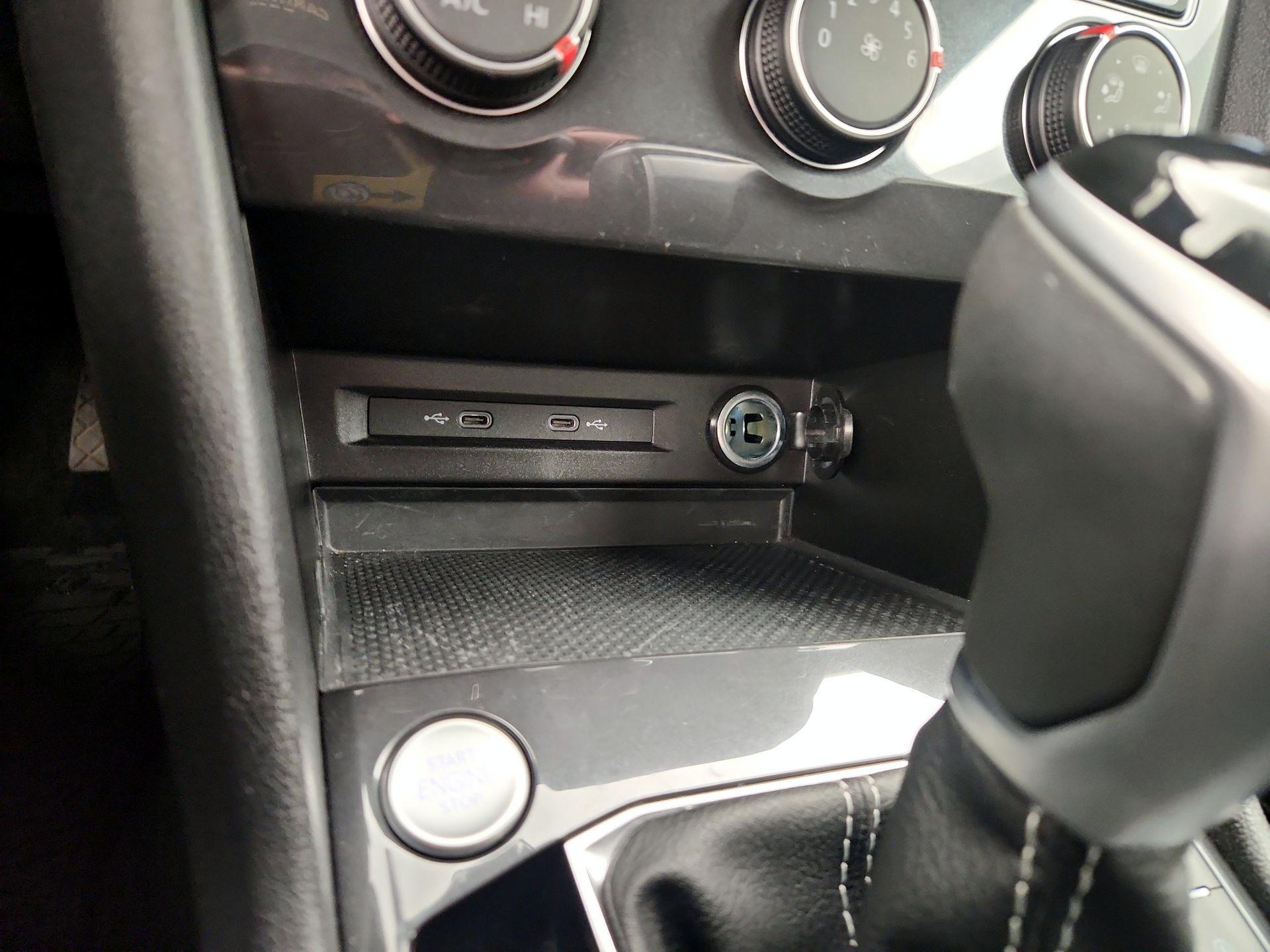 Thumbnail: 2024 Volkswagen Tiguan - 18