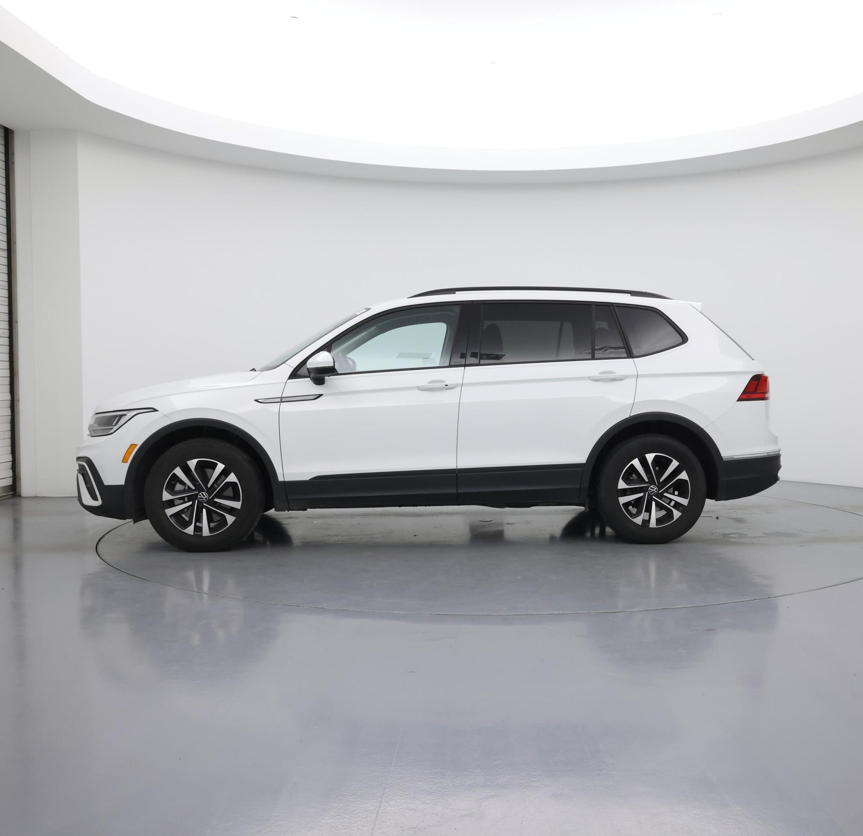 Thumbnail: 2024 Volkswagen Tiguan - 3