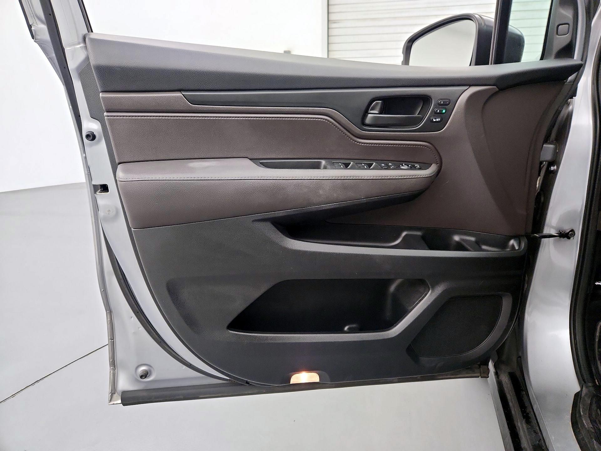 Thumbnail: 2018 Honda Odyssey - 12