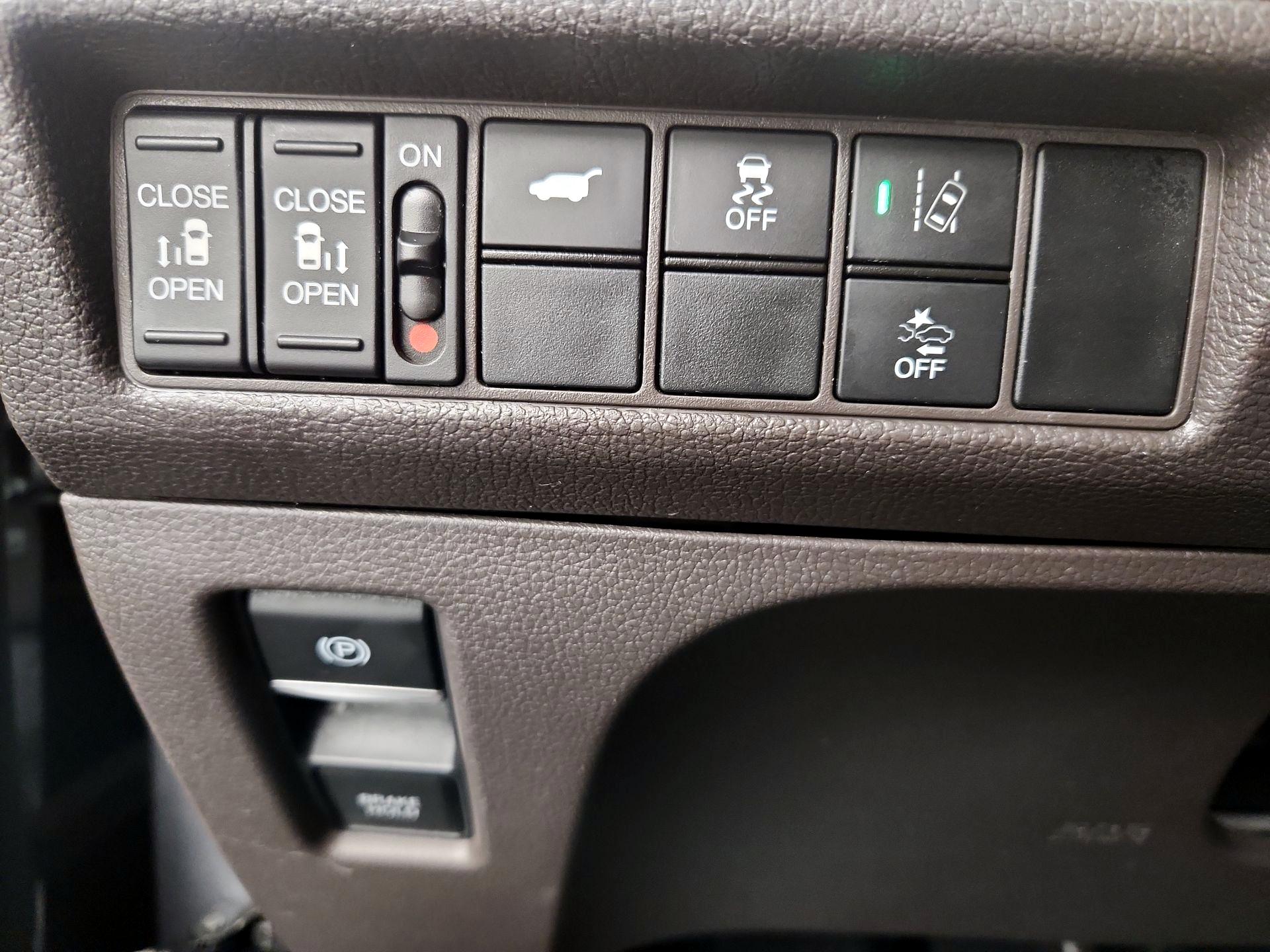 Thumbnail: 2018 Honda Odyssey - 13