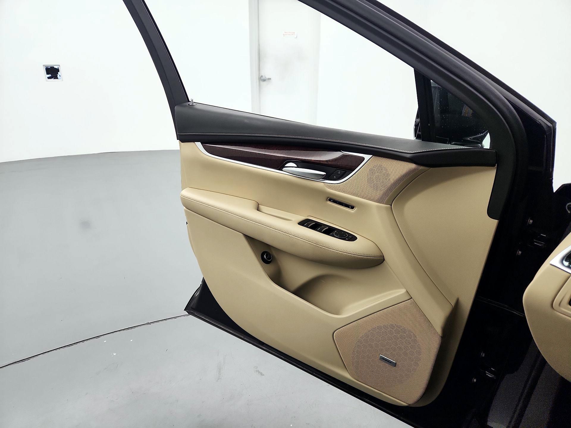 Thumbnail: 2019 Cadillac XT5 - 12