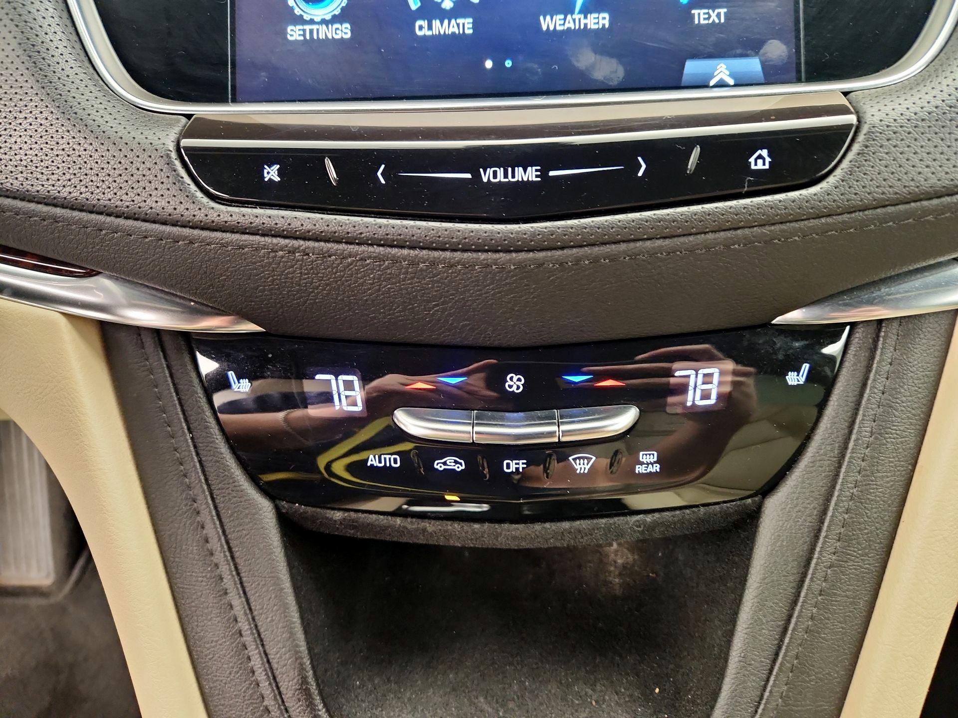 Thumbnail: 2019 Cadillac XT5 - 17