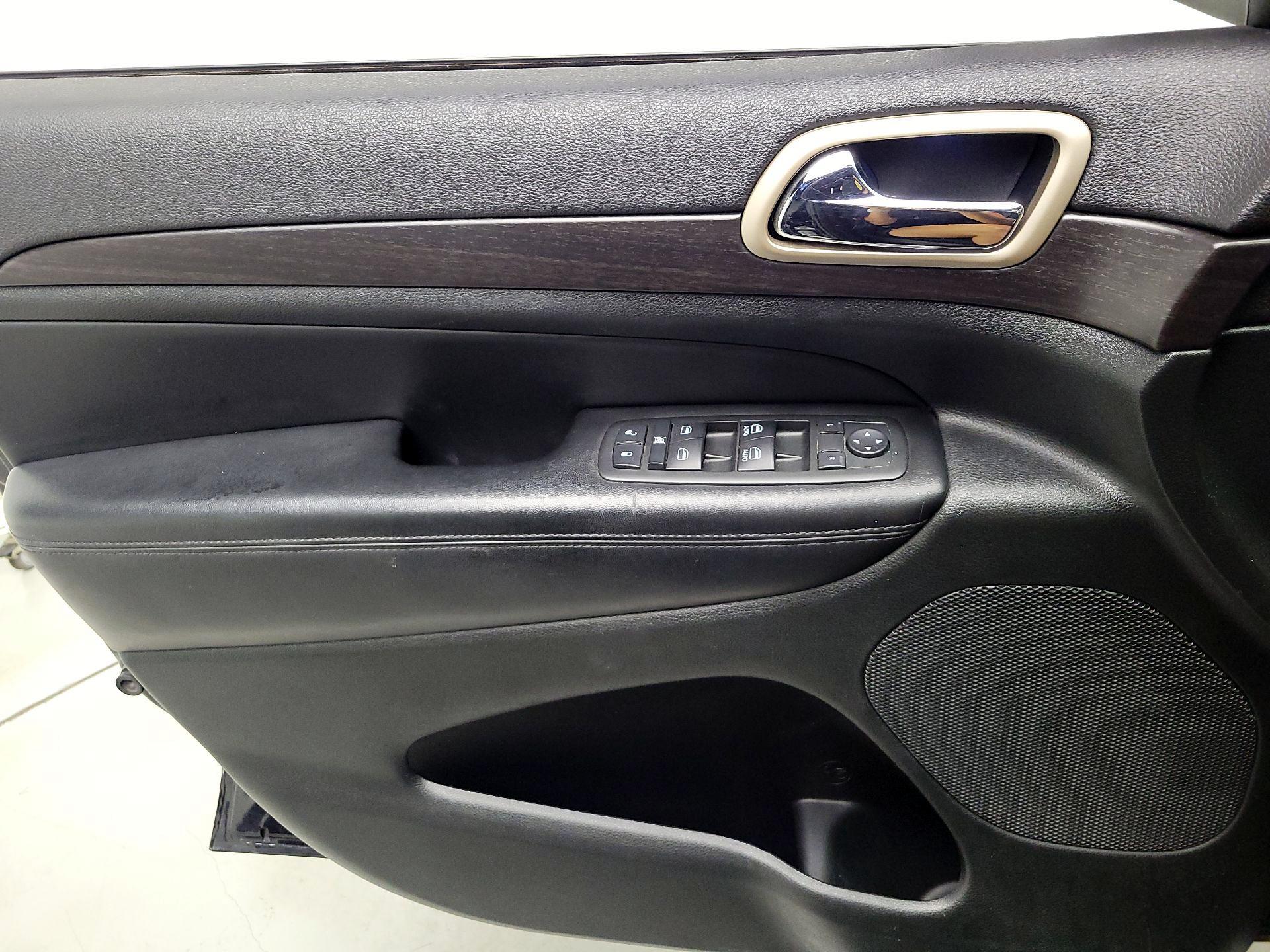 Thumbnail: 2015 Jeep Grand Cherokee - 12