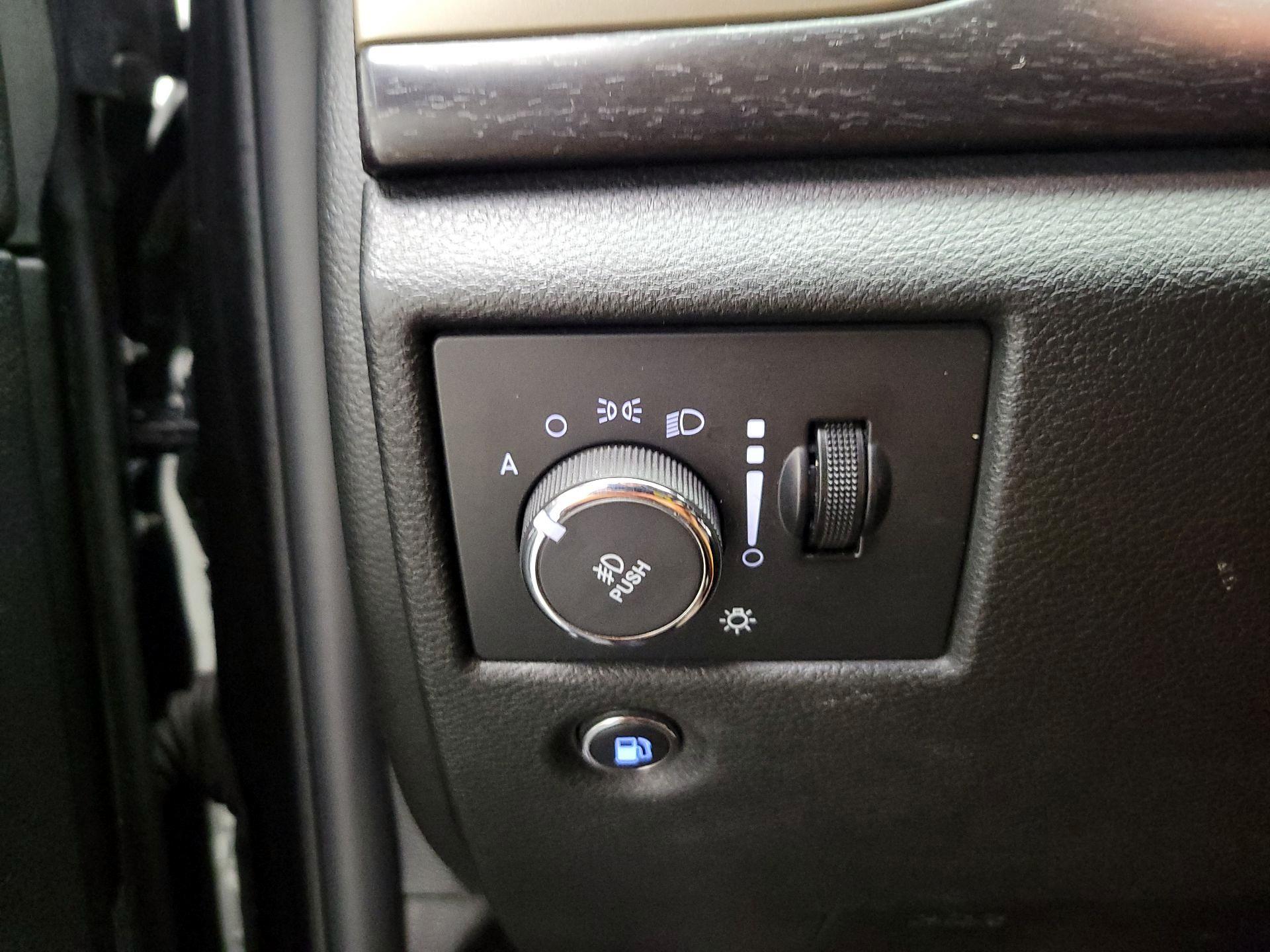 Thumbnail: 2015 Jeep Grand Cherokee - 13