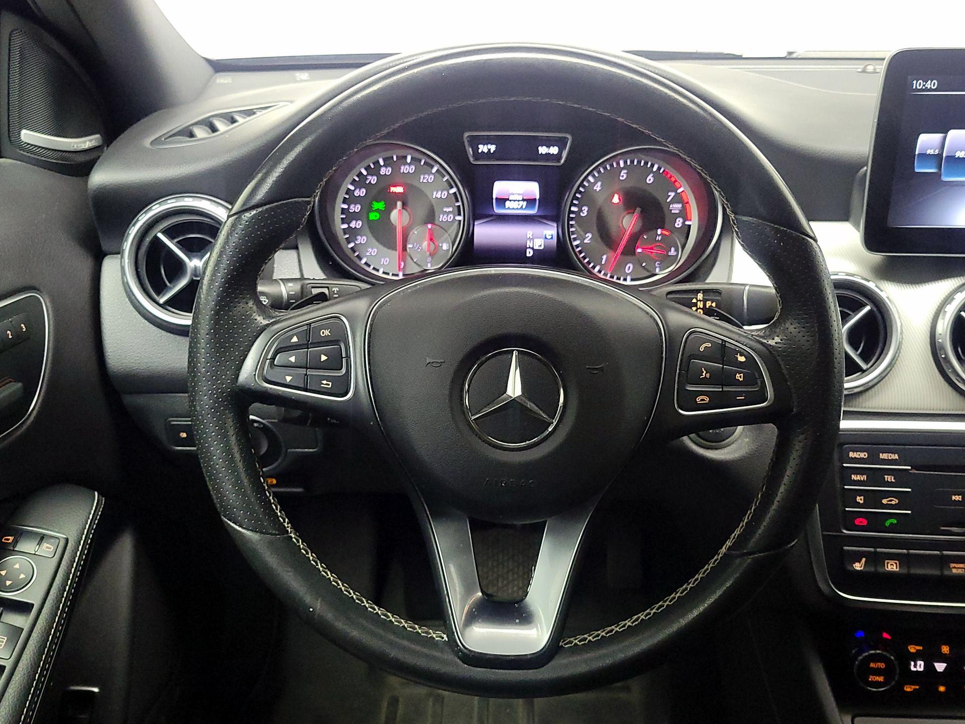 Thumbnail: 2017 Mercedes-Benz GLA - 10