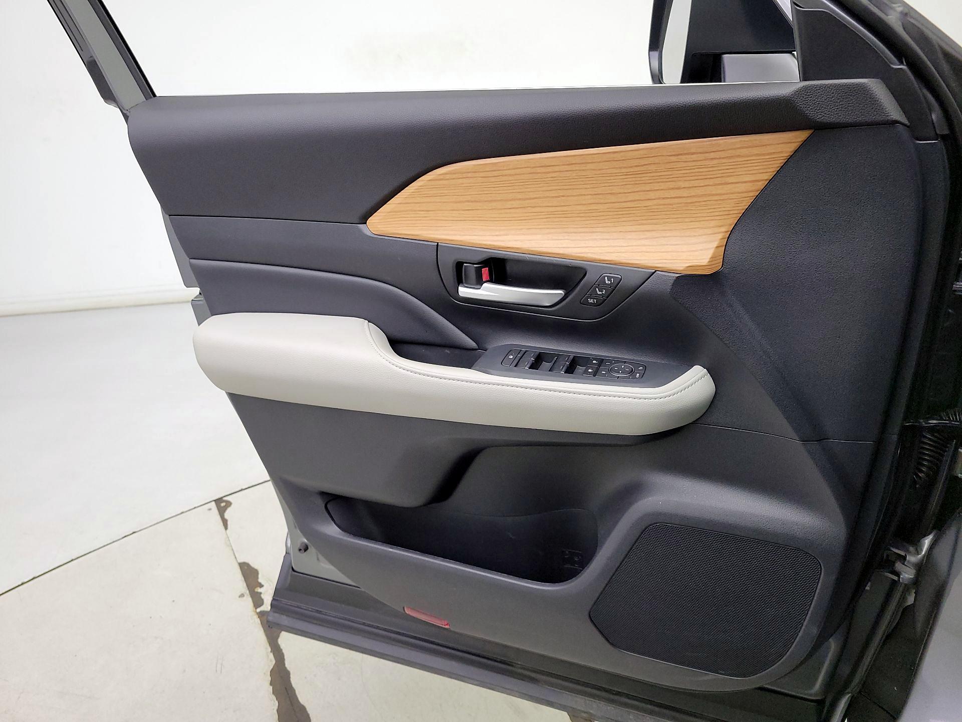 Thumbnail: 2025 Toyota Grand Highlander - 12