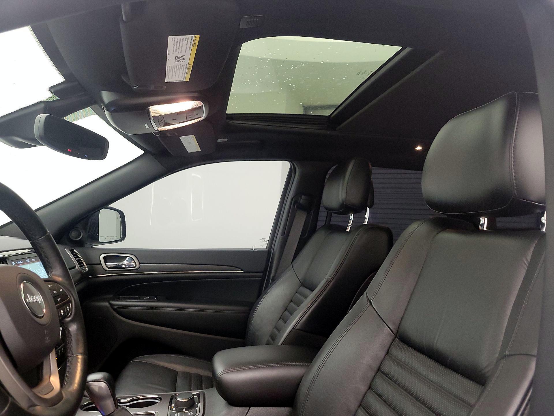 Thumbnail: 2020 Jeep Grand Cherokee - 20