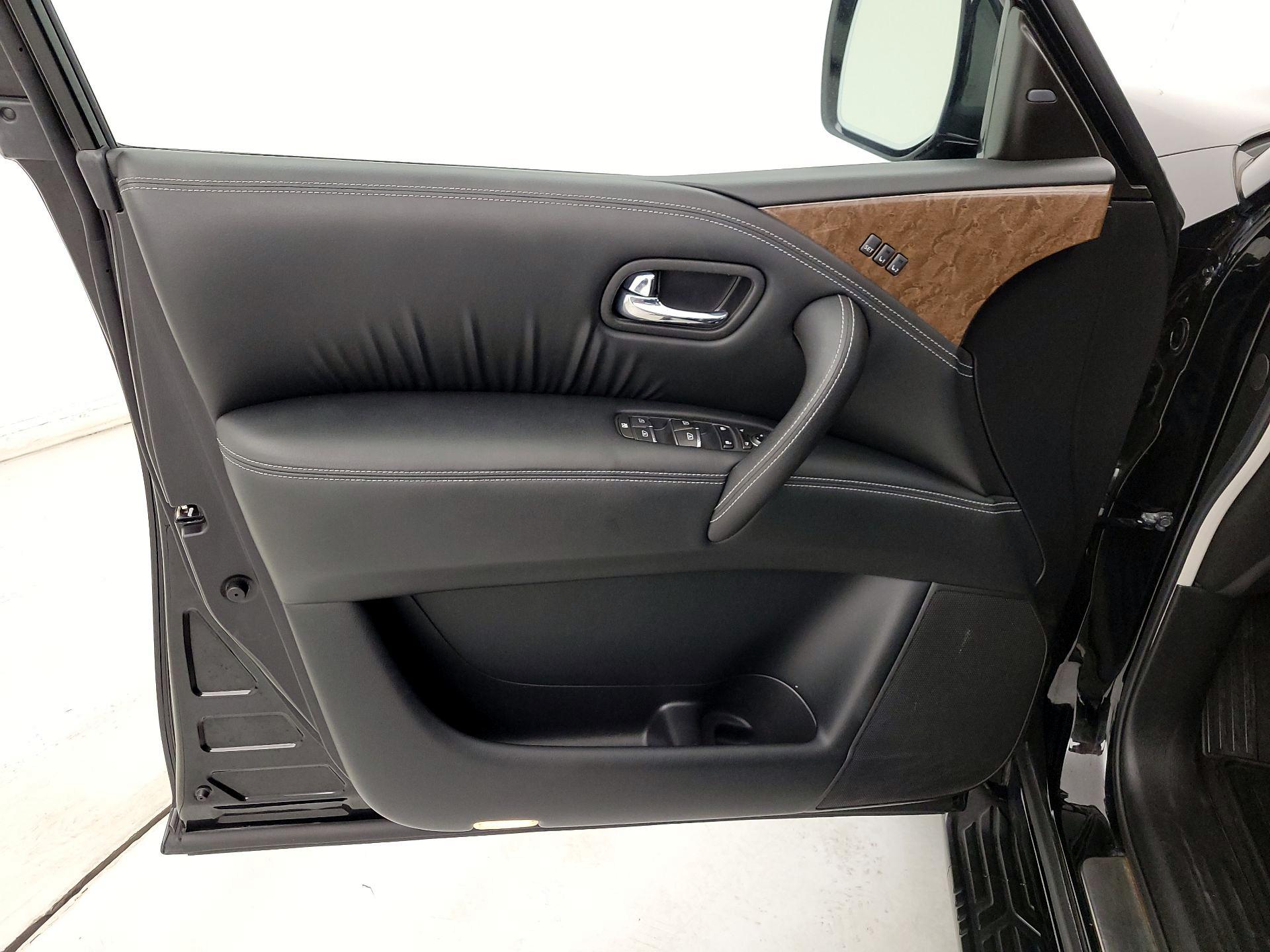 Thumbnail: 2017 INFINITI QX80 - 12