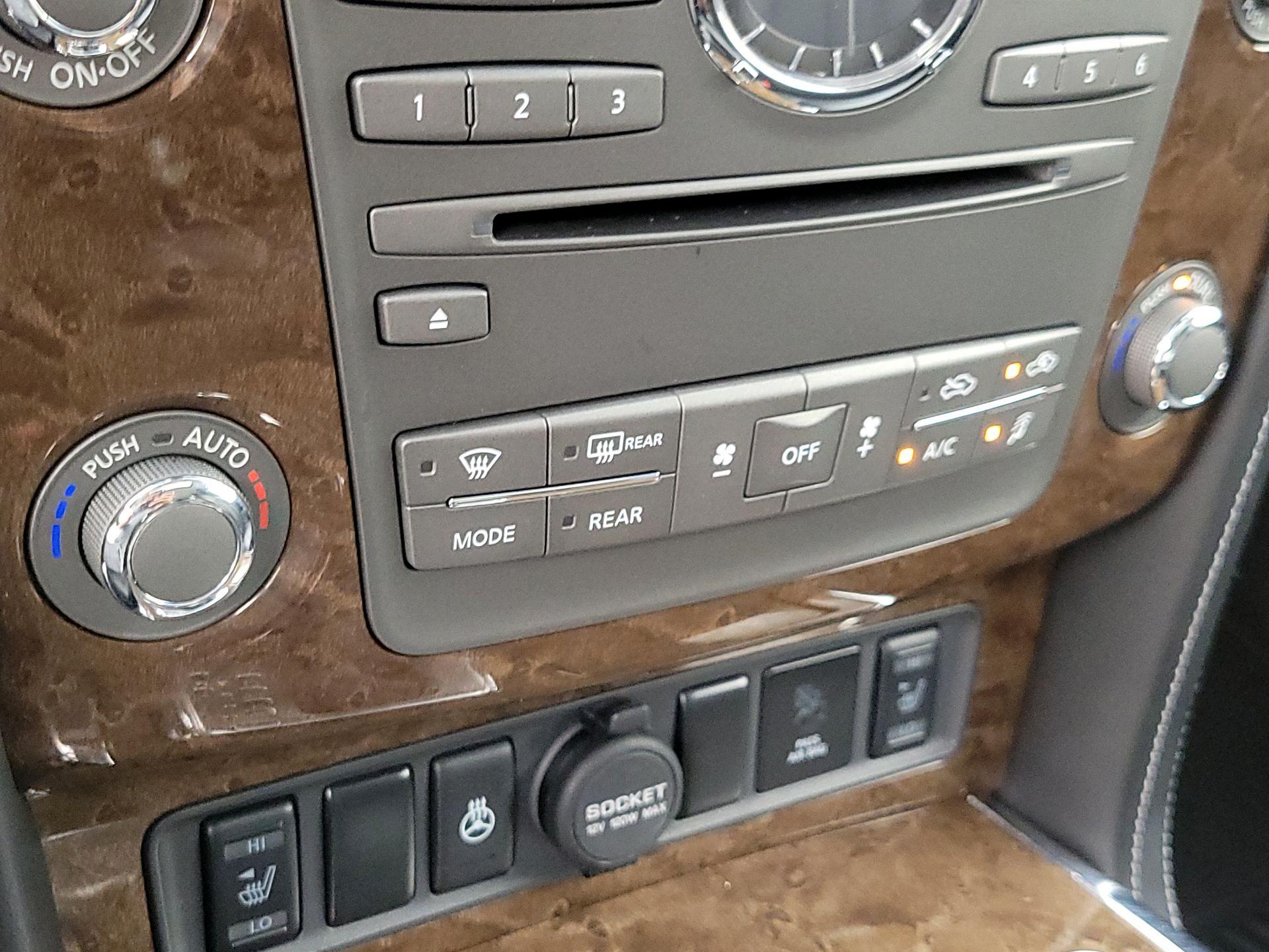 Thumbnail: 2017 INFINITI QX80 - 16