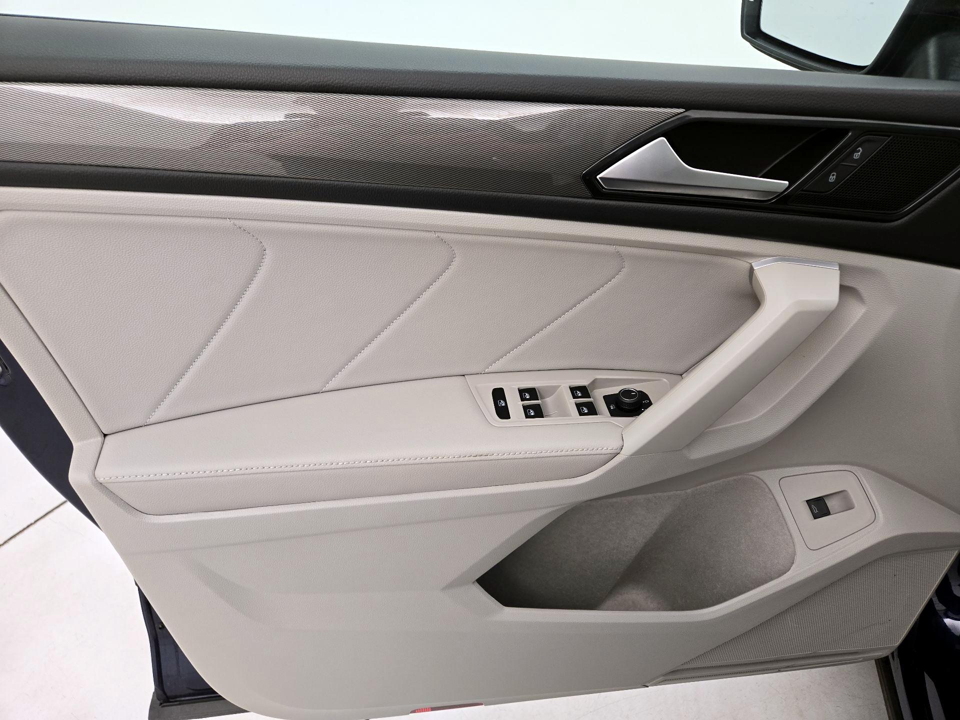 Thumbnail: 2024 Volkswagen Tiguan - 12