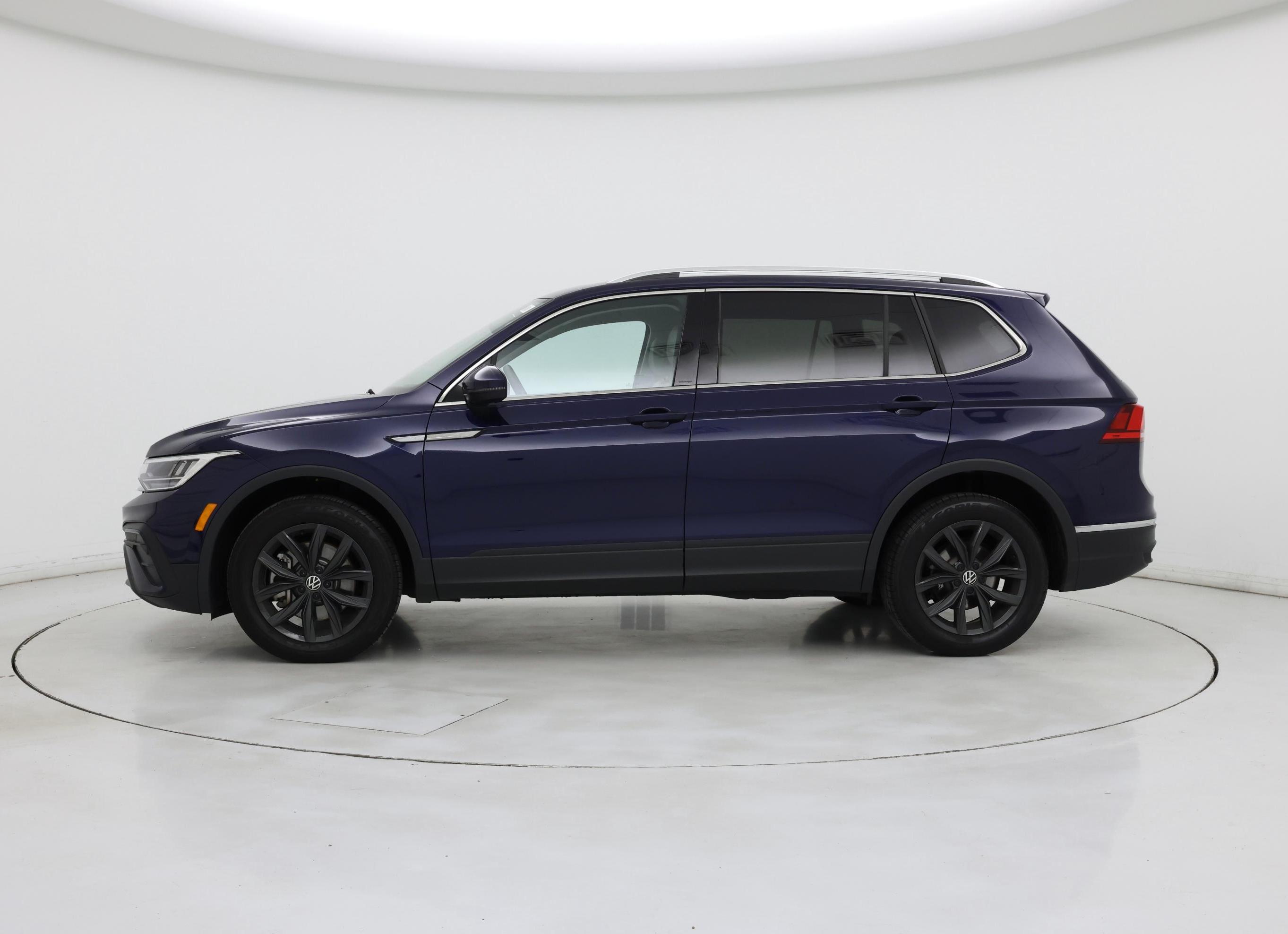 Thumbnail: 2024 Volkswagen Tiguan - 3