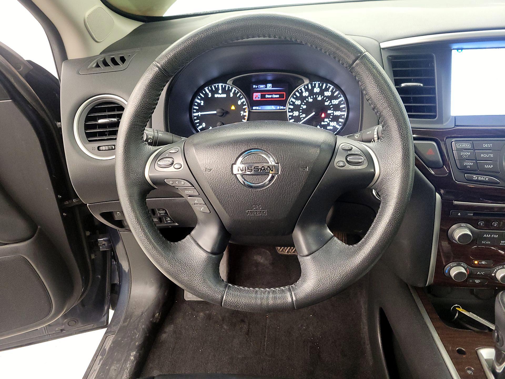 Thumbnail: 2016 Nissan Pathfinder - 10