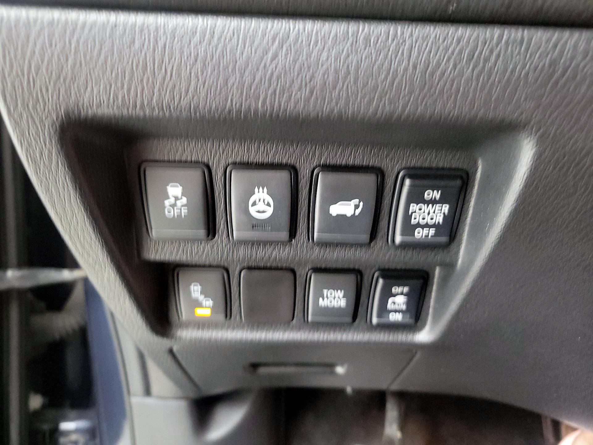 Thumbnail: 2016 Nissan Pathfinder - 13