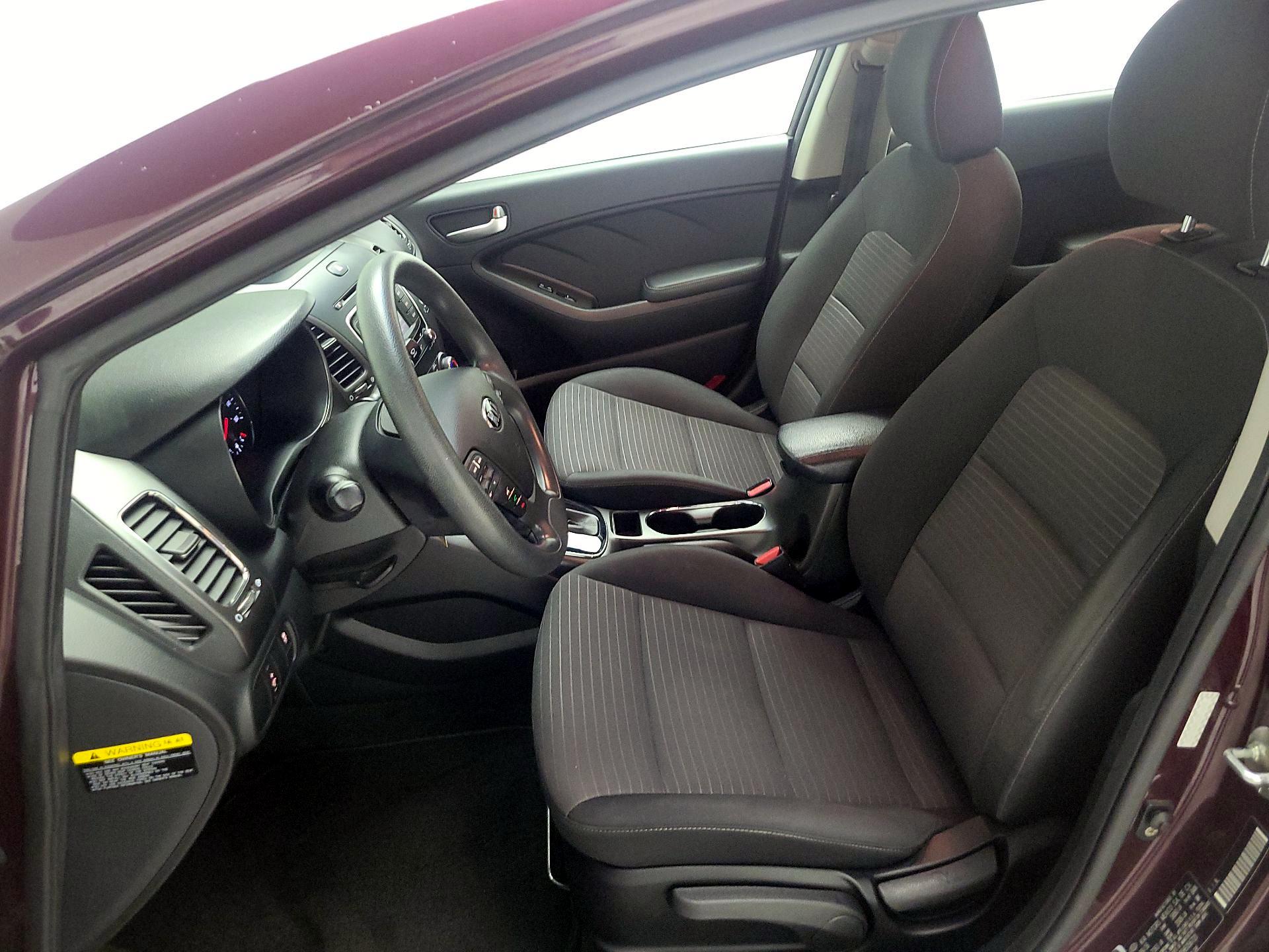 Thumbnail: 2017 Kia Forte - 11